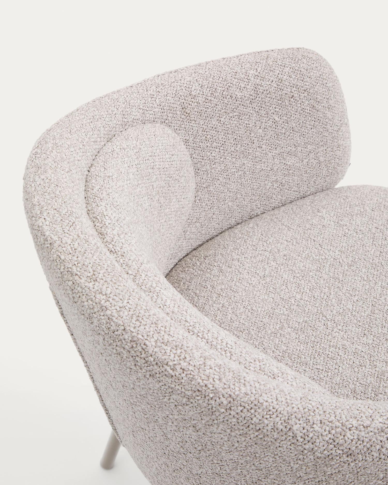 Stuhl Minda: Beiger Chenille-Stoff, stabile Stahlbeine in Beige, FSC-zertifiziert, stilvolles und nachhaltiges Design.