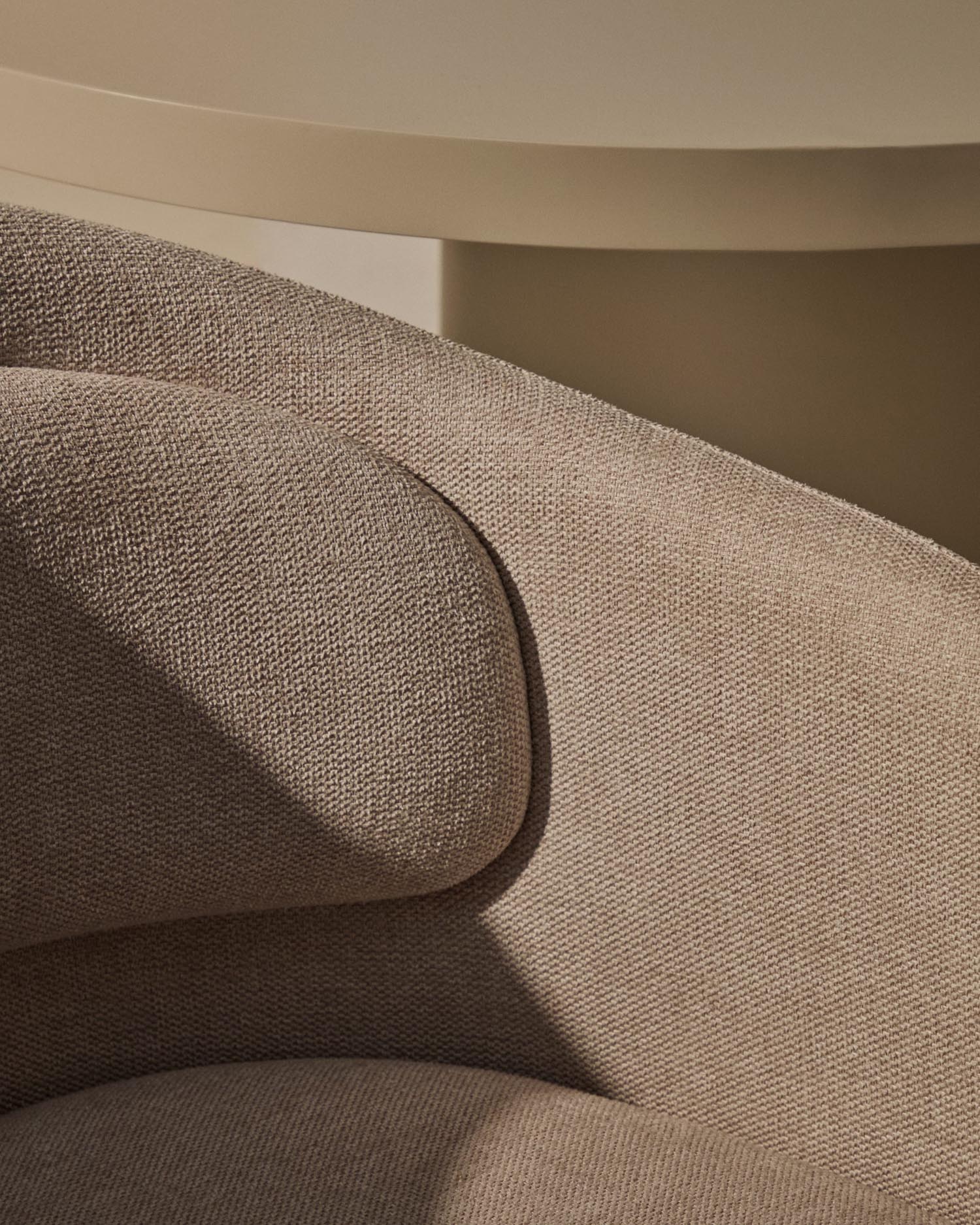 Eleganter Stuhl Minda in Beige mit stabilen Stahlbeinen, FSC-zertifiziert, perfekt für moderne und umweltbewusste Einrichtungen.