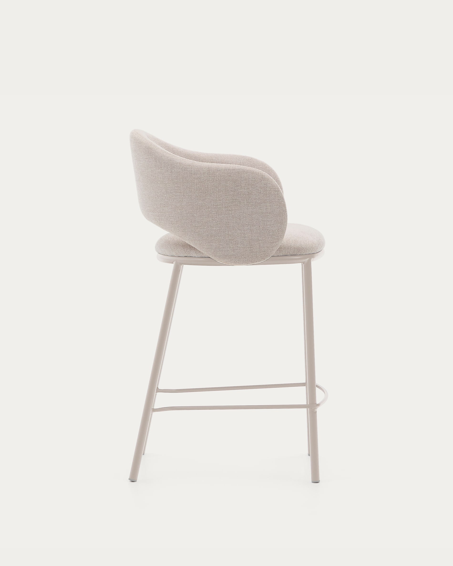 Eleganter Hocker Maina mit beige Chenille-Polsterung, stabilen Stahlbeinen und FSC-zertifiziert, 65 cm hoch, modern und umweltfreundlich.