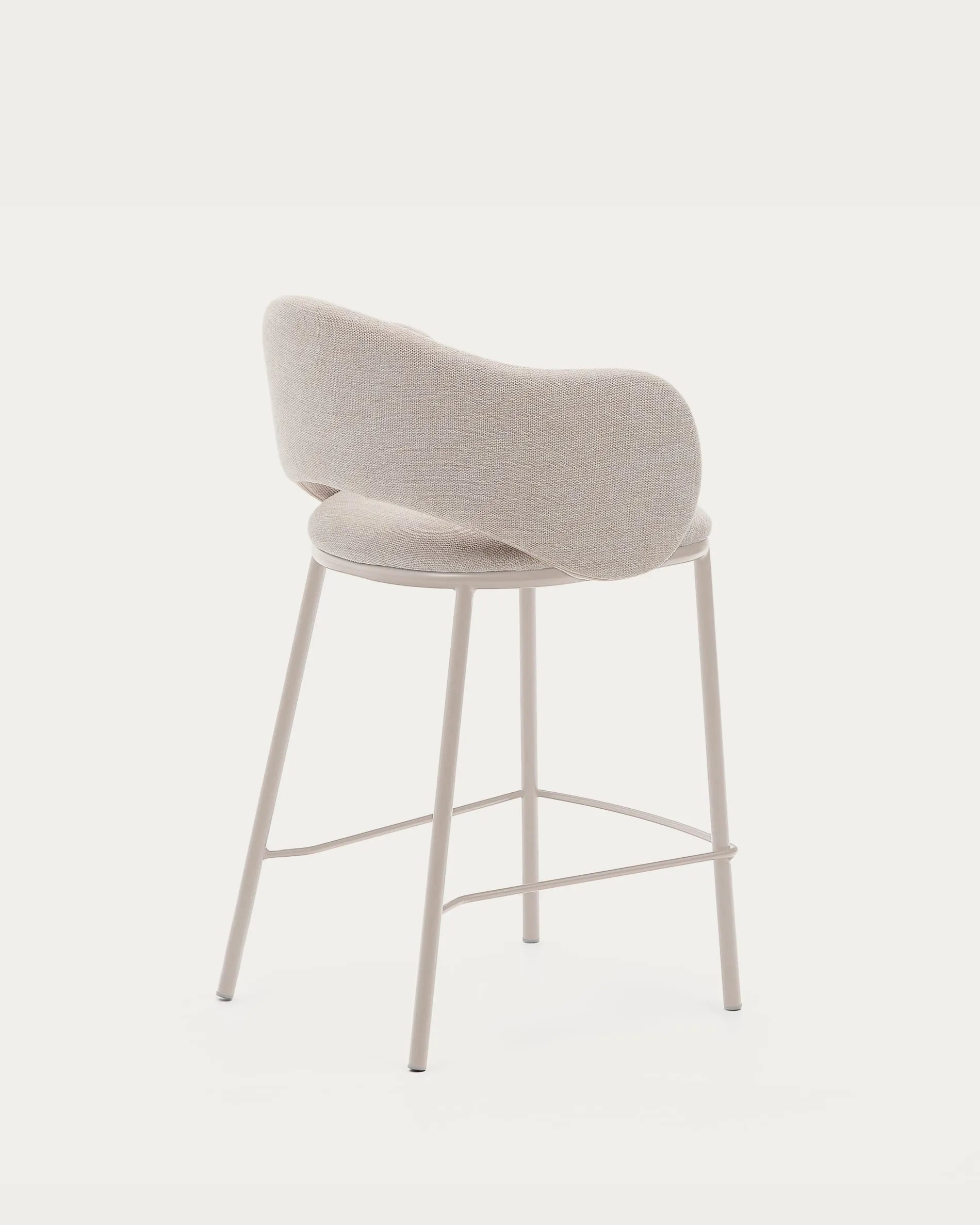 Eleganter Hocker Maina mit beige Chenille-Polsterung, stabilen Stahlbeinen und FSC-zertifiziertem Material, Höhe 65 cm.