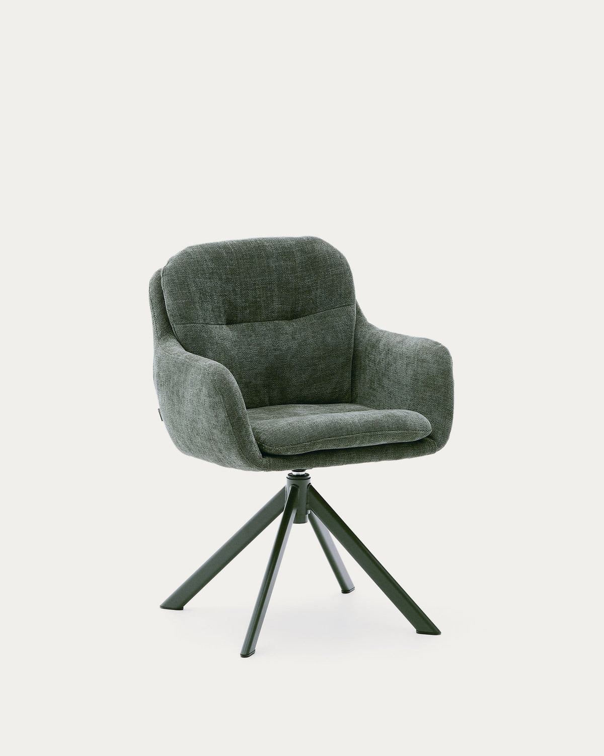 Drehstuhl Lexa aus grüner Chenille und Stahlbeinen mit grünem Finish in Dunkelgrün präsentiert im Onlineshop von KAQTU Design AG. Dreh-Schalenstuhl mit Armlehnen ist von Kave Home
