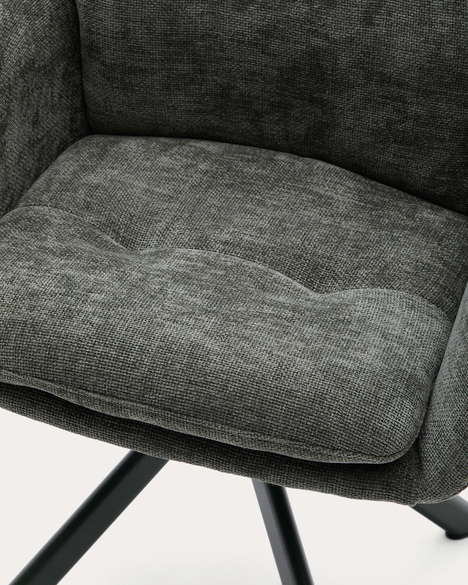 Eleganter Drehstuhl Lexa mit grünem Chenille-Stoff und grünen Stahlbeinen, perfekt für moderne Wohn- und Arbeitsräume.