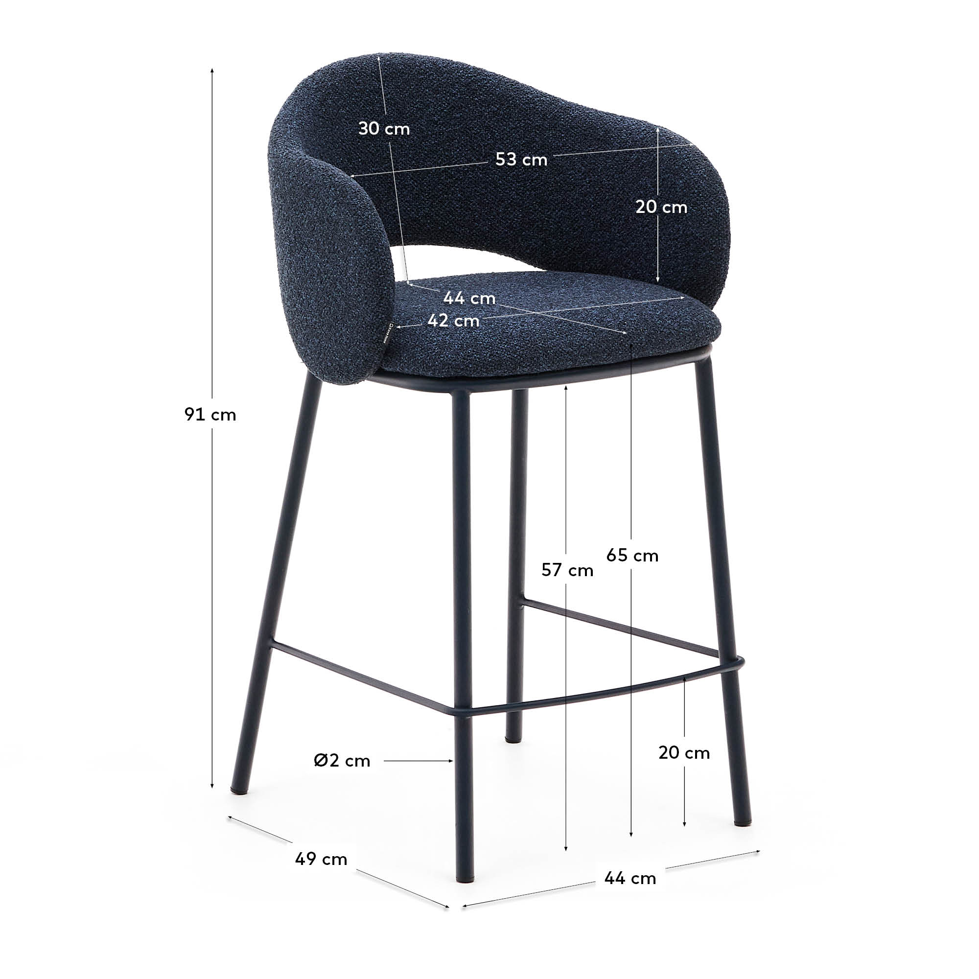 Eleganter Maina Hocker mit blauem Chenille-Bezug, stabilen Stahlbeinen und FSC-zertifiziert, 65 cm, von Kave Home.