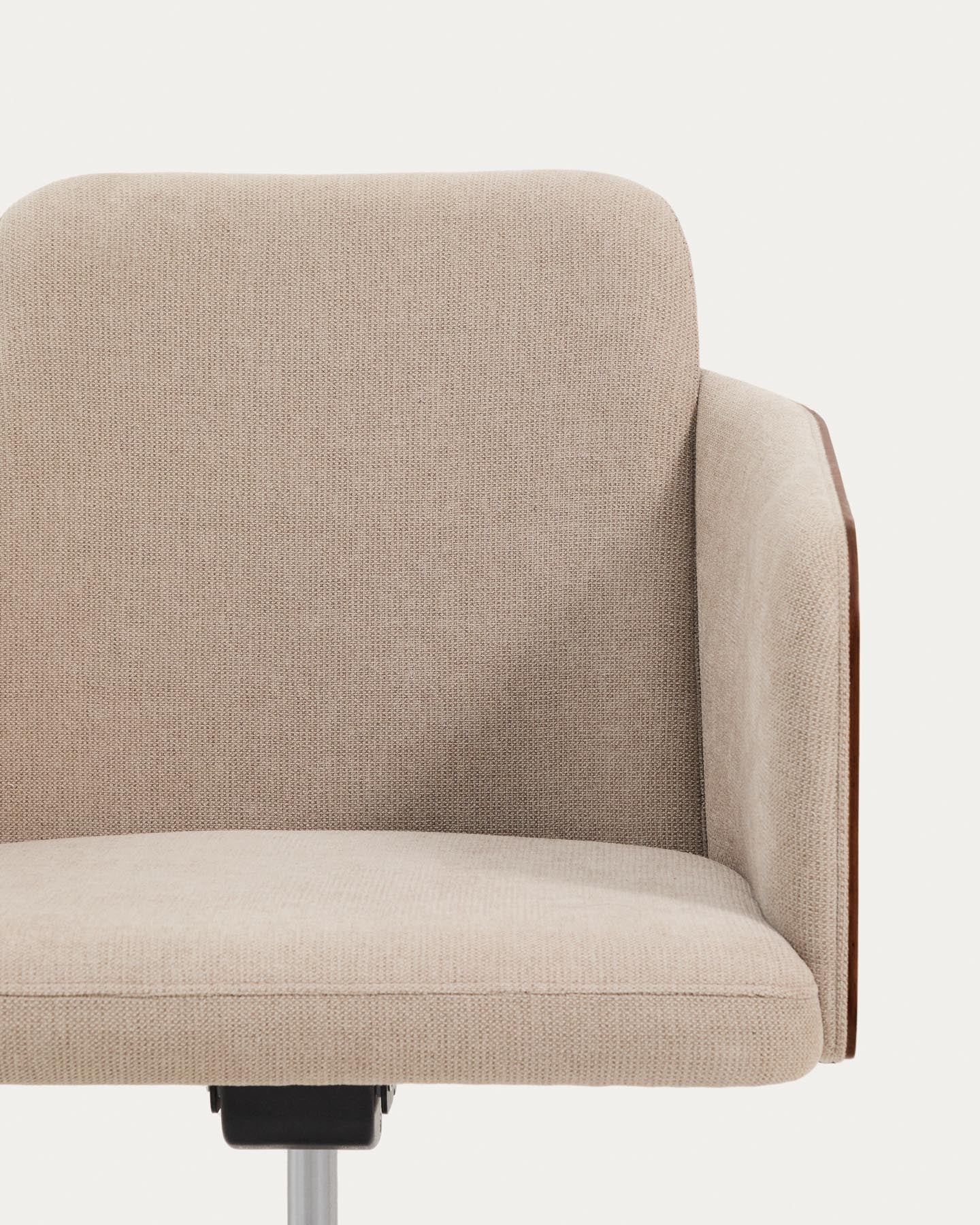 Schreibtischstuhl Madai aus brauner Chenille und Eschenfurnier in Nussbaum-Optik, FSC Mix Credit in Dunkelbraun präsentiert im Onlineshop von KAQTU Design AG. Bürostuhl ist von Kave Home