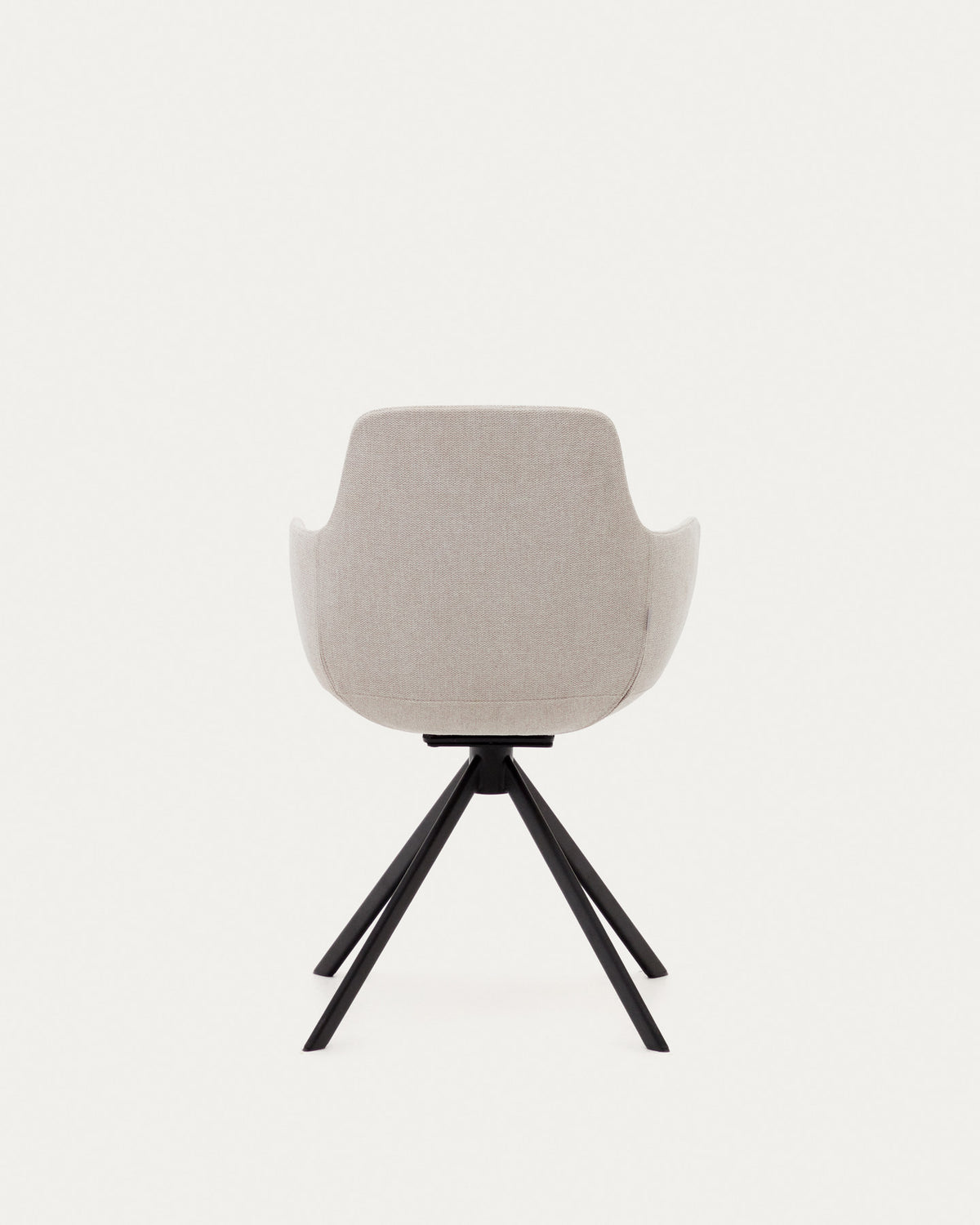 Rückdrehender Drehstuhl Tissiana beige Chenille und mattschwarzer Stahl in Beige, Schwarz präsentiert im Onlineshop von KAQTU Design AG. Dreh-Schalenstuhl mit Armlehnen ist von Kave Home