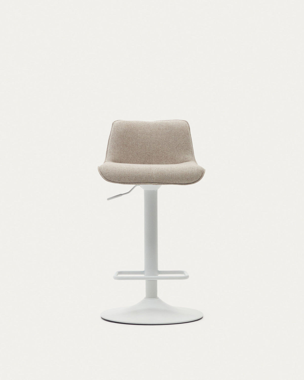 Zenda Hocker aus beigefarbenem Chenille und mattweissem Stahl 81-102 cm FSC 100% in Weiss präsentiert im Onlineshop von KAQTU Design AG. Barhocker ist von Kave Home