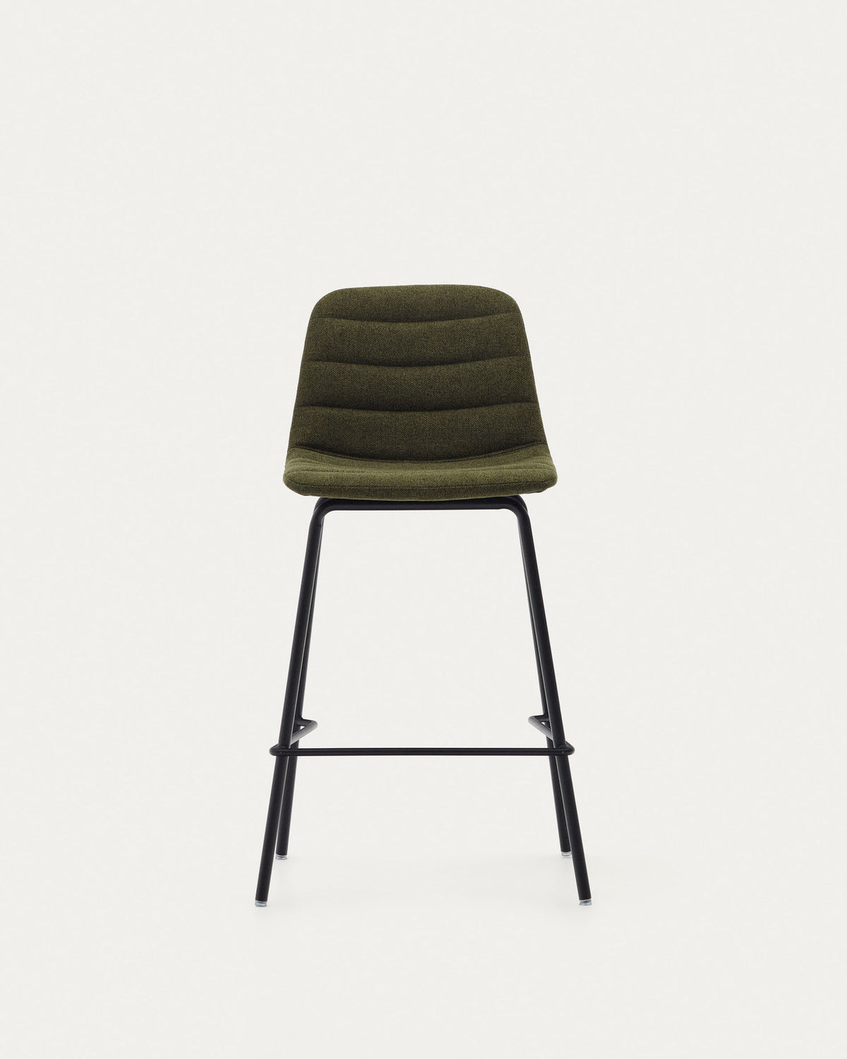 Zunilda Hocker aus dunkelgrünem Chenille und Stahl mit mattschwarzem Finish Höhe 65 cm FSC 100% in Grün, Schwarz präsentiert im Onlineshop von KAQTU Design AG. Barhocker ist von Kave Home