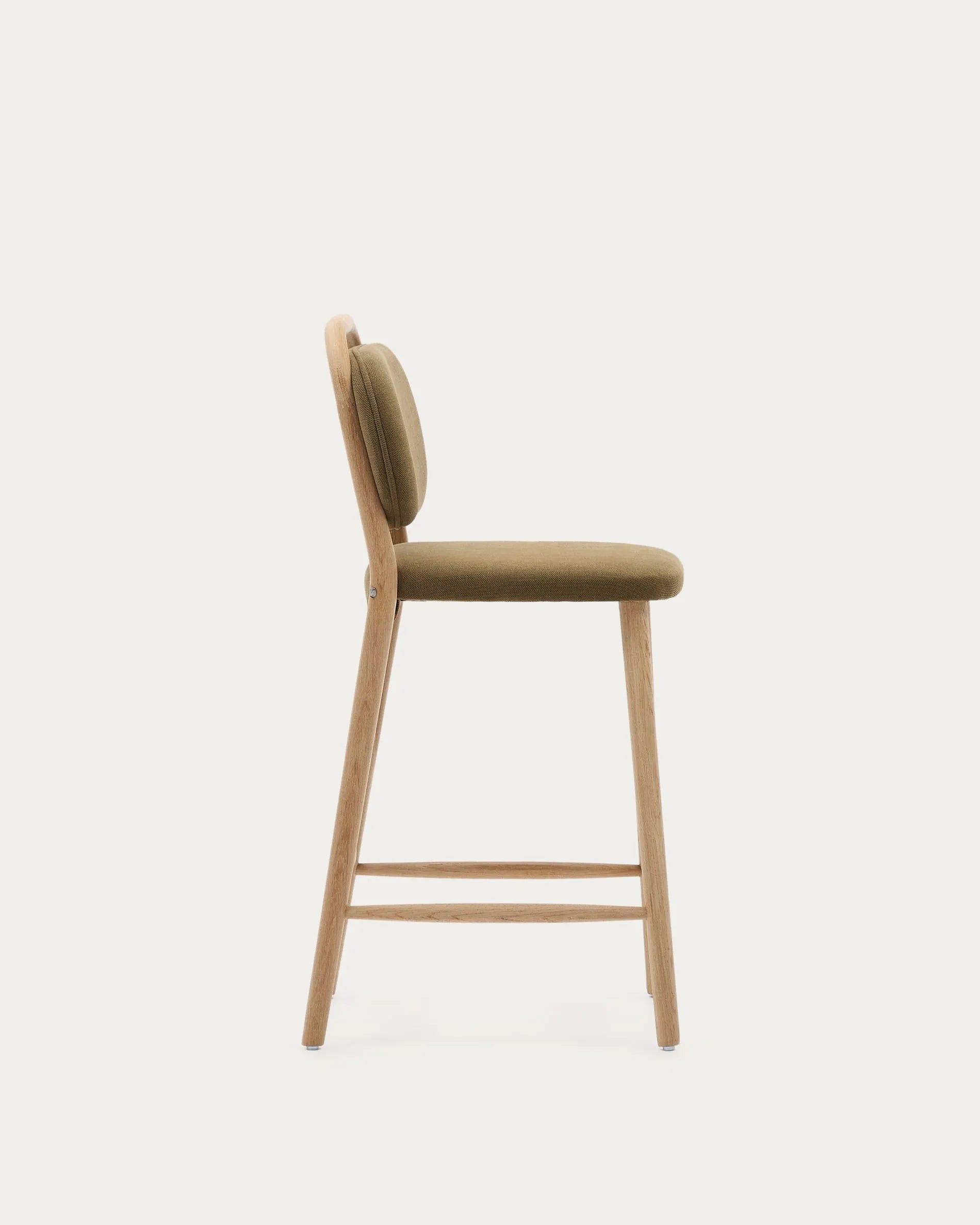Helda Hocker, 65 cm, grüne Chenille, FSC-zertifiziertes Eichenholz, modern, nachhaltig, stilvoll, von Kave Home.