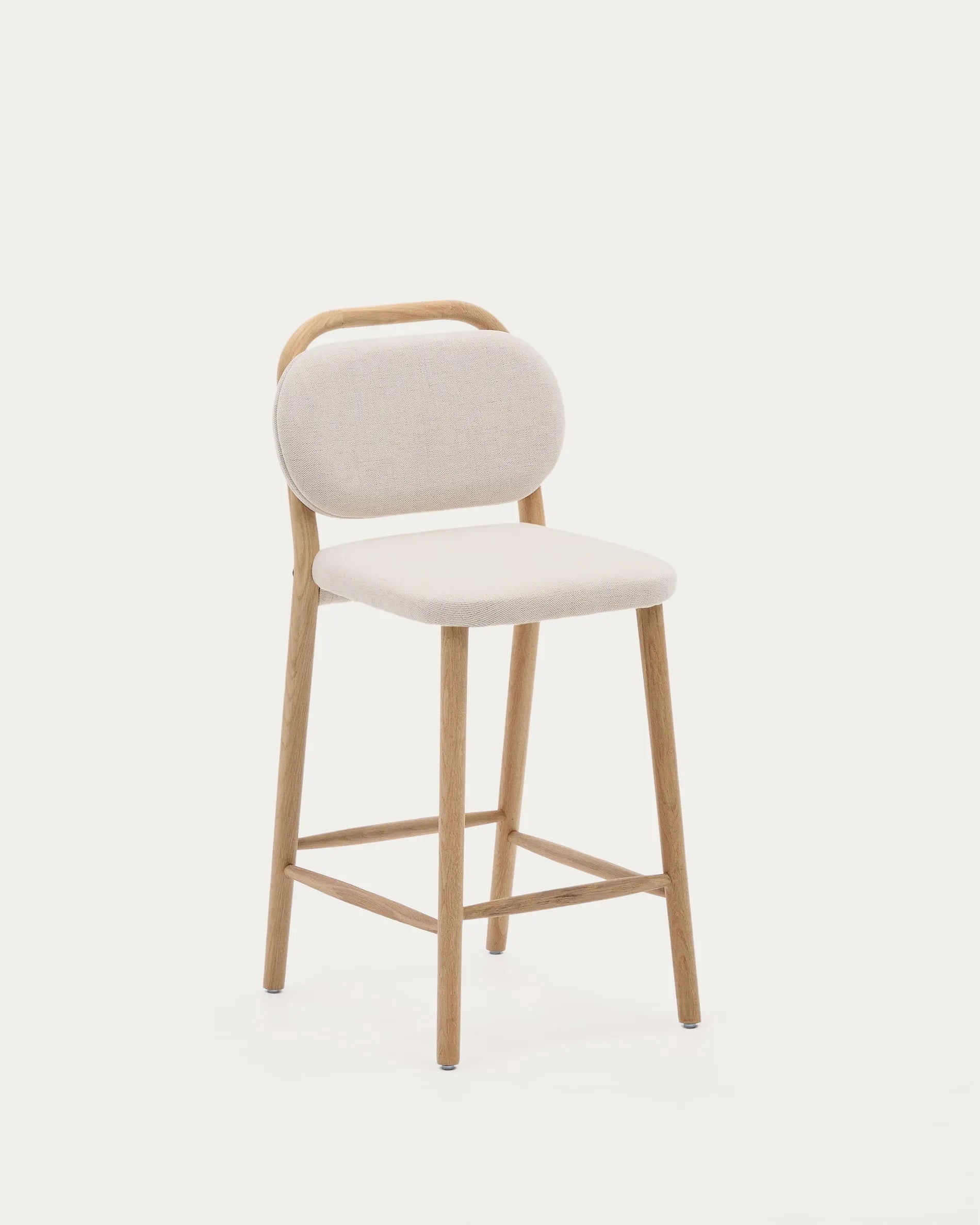 Moderner Helda Hocker, beige Chenille, FSC-zertifiziertes Eichenholz, 65 cm, stilvoll und nachhaltig, von Kave Home.
