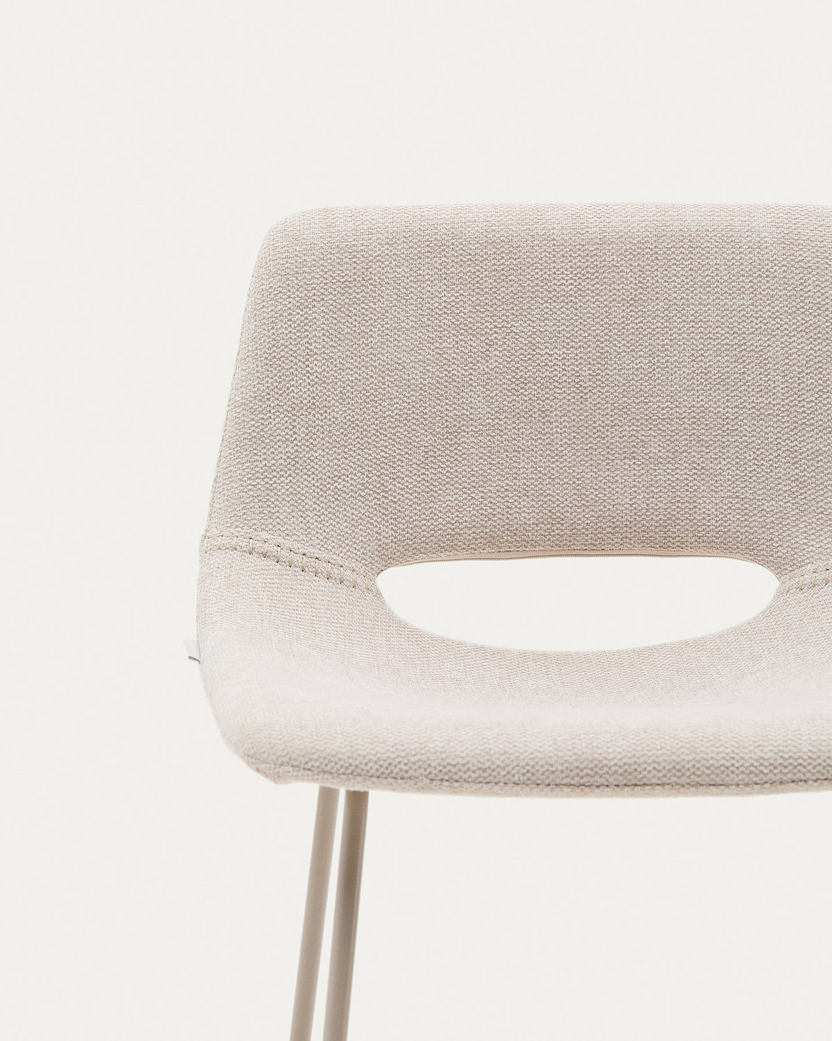 Zahara Hocker beige und Stahl mit beigem Finish 65 cm FSC 100% in Beige präsentiert im Onlineshop von KAQTU Design AG. Barstuhl ist von Kave Home