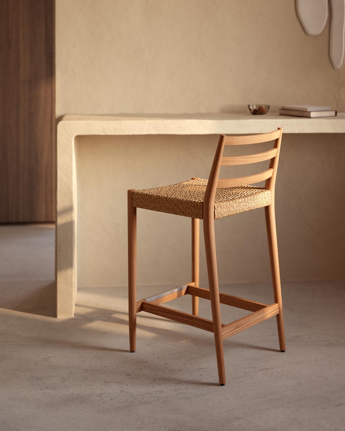 Analy bar stool with backrest, solid oak wood with natural finish and rope seat.