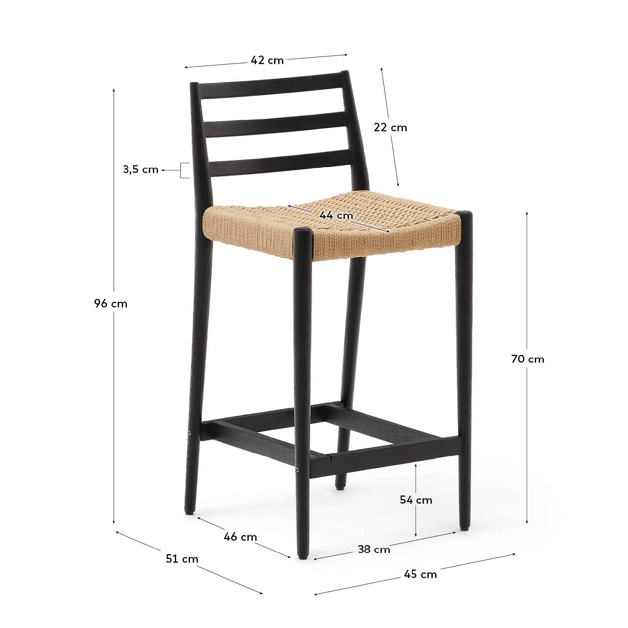 Stilvoller Barhocker aus FSC-zertifiziertem Eichenholz mit schwarzer Oberfläche und Seilsitz, 70 cm hoch, von Kave Home.
