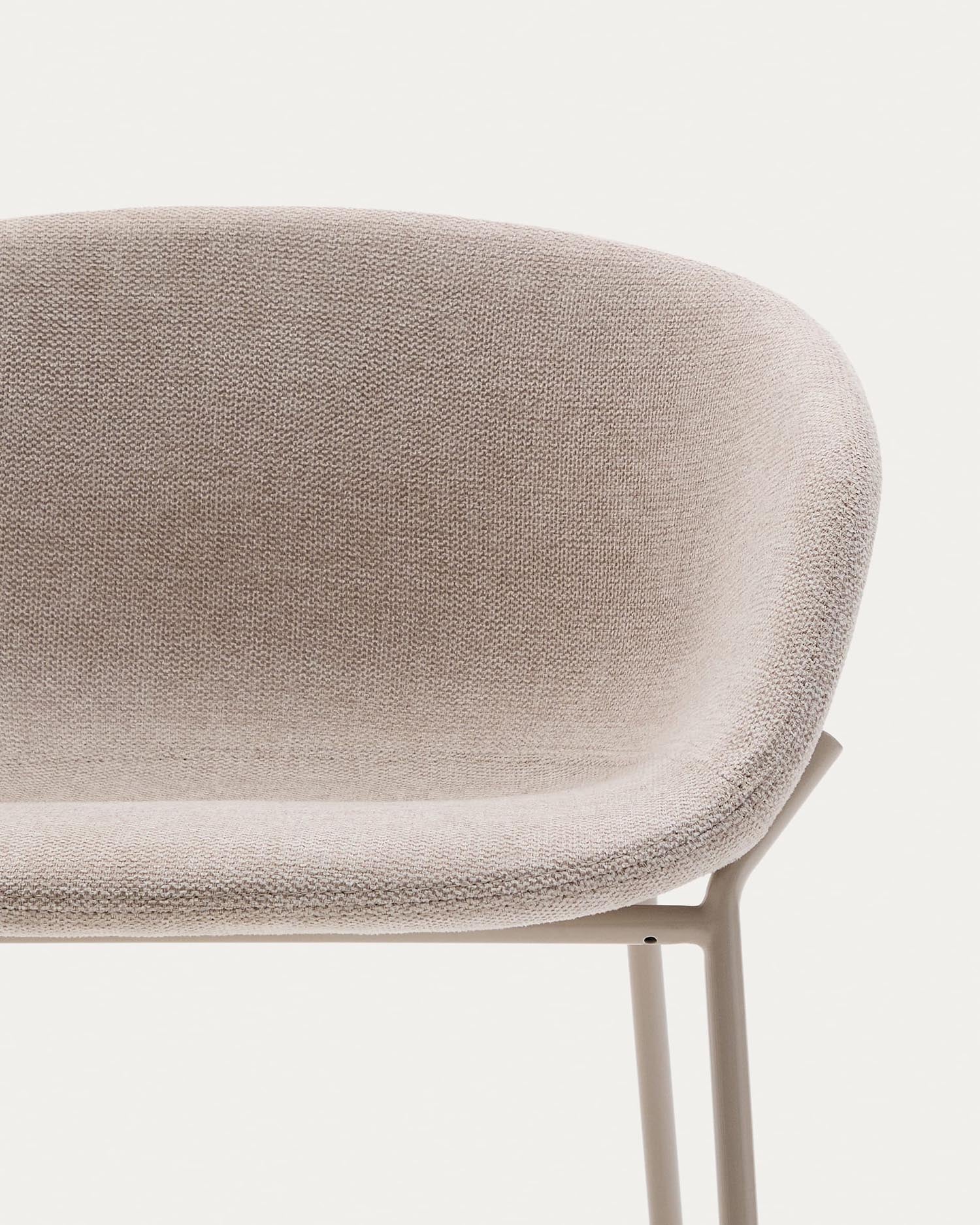 Moderner Hocker Yvette mit weichem Chenille-Bezug in Beige und stabilen Stahlbeinen, 65 cm hoch, ideal für stilvolle Räume.