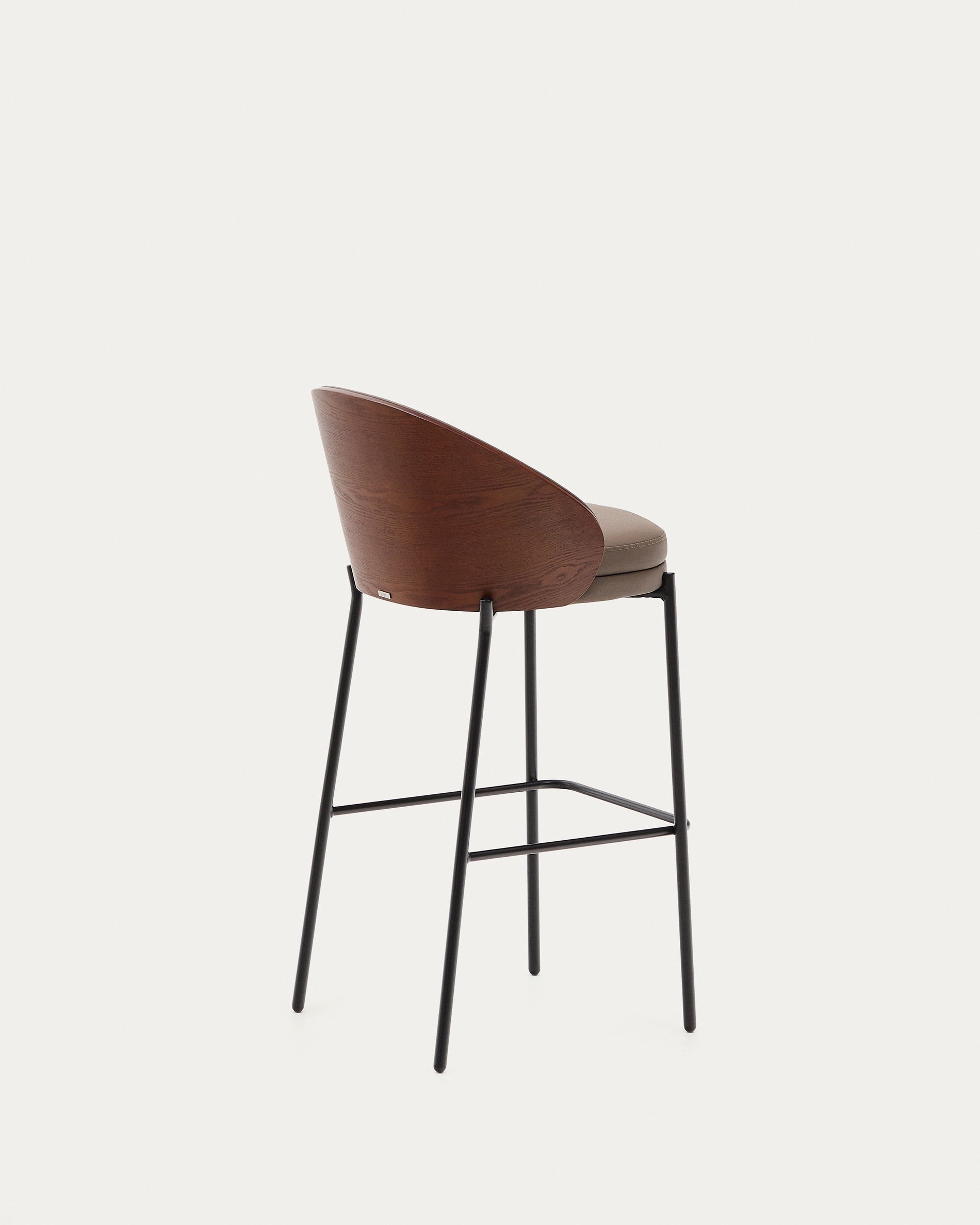 Moderner Eamy Hocker mit braunem Kunstleder, Nussbaum-Eschenfurnier und braunem Metallgestell, 77 cm hoch, perfekt für zeitgemäßes Wohnen.