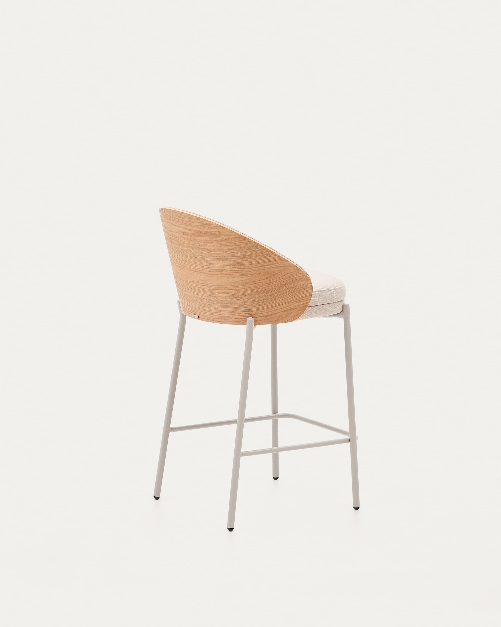 Eleganter Hocker Eamy, 65 cm hoch, mit Chenille-Bezug, Eschenfurnier und Metallakzenten in Beige, perfekt für moderne Wohnräume.