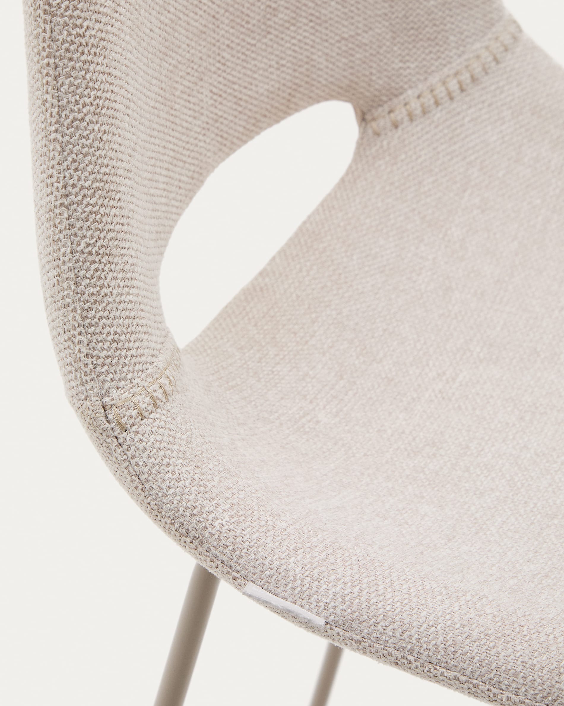 Eleganter Zahara Hocker, 76 cm, mit beigem Polster und robustem Stahlgestell, ideal für moderne Wohn- und Esszimmer.