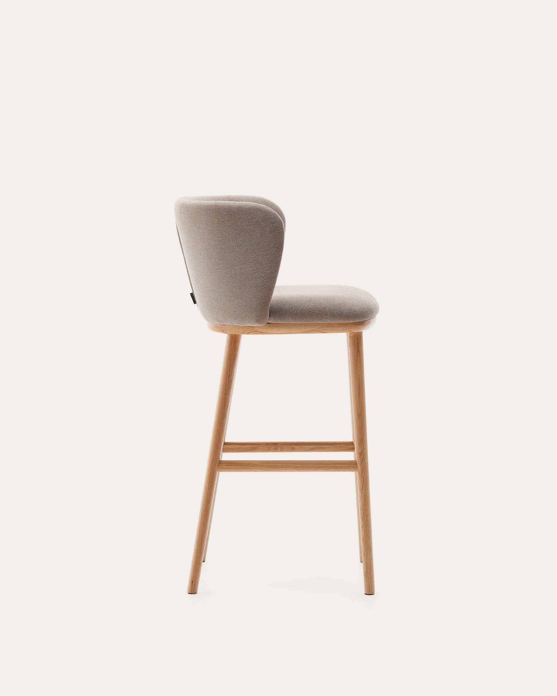Eleganter Hocker mit brauner Chenille und massivem Eschengestell, ideal für stilvolle Wohnräume.