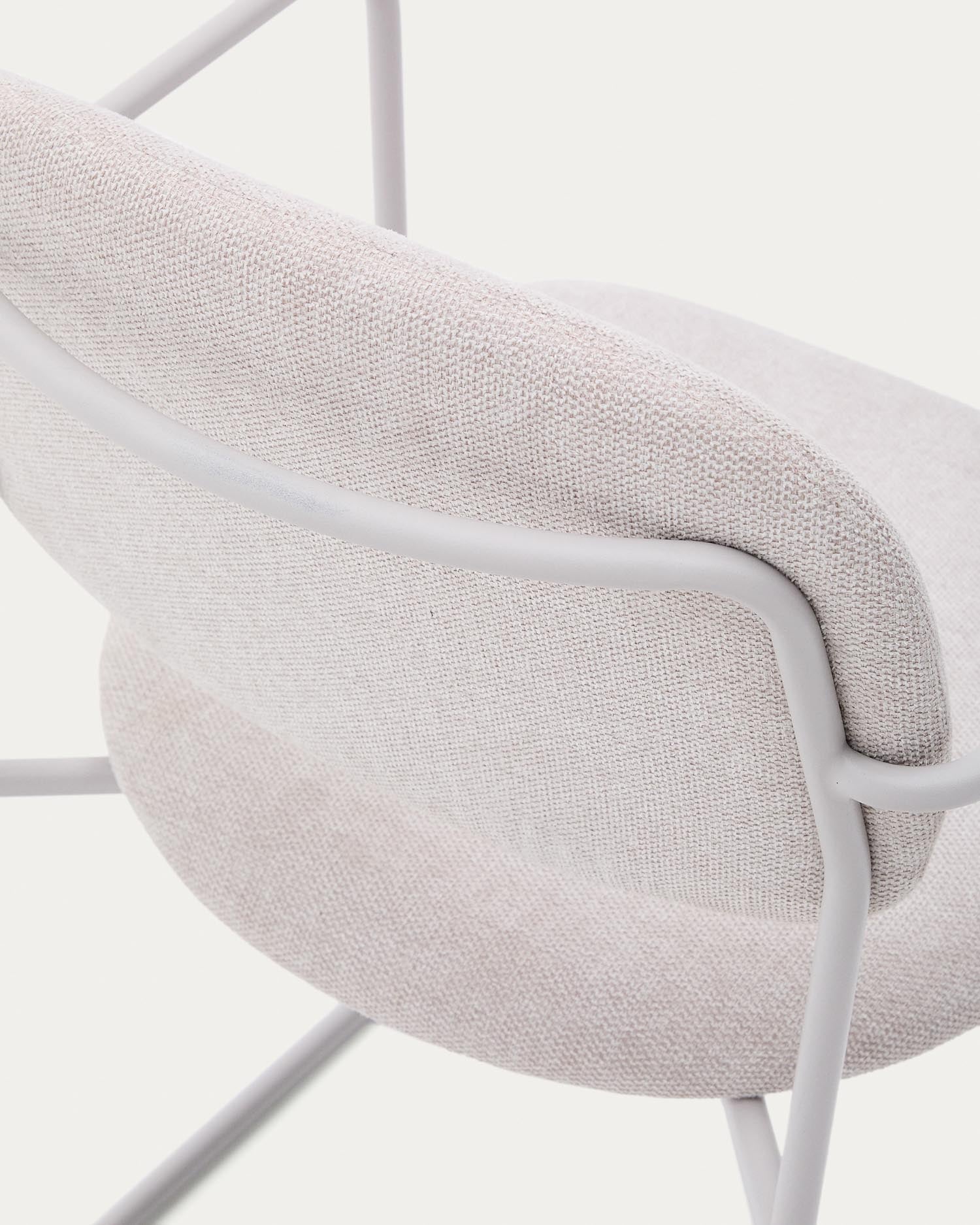 Stuhl Meli mit beiger Chenille und beigen Metallbeinen FSC Mix Credit in Beige präsentiert im Onlineshop von KAQTU Design AG. Stuhl ist von Kave Home