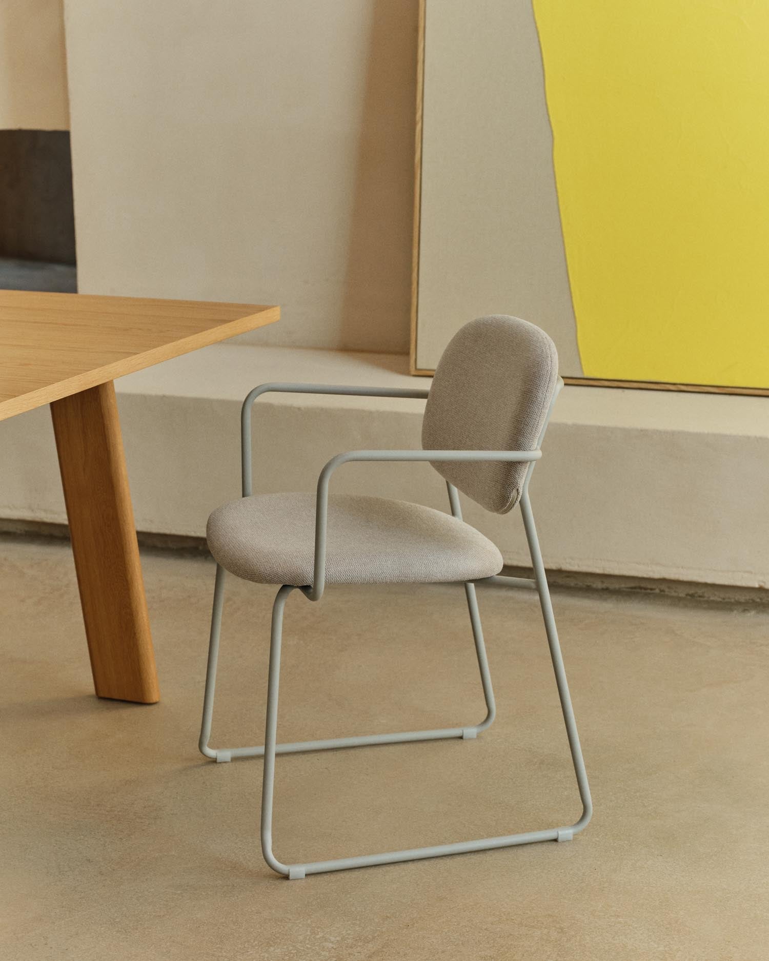 Stuhl Meli mit beiger Chenille und beigen Metallbeinen FSC Mix Credit in Beige präsentiert im Onlineshop von KAQTU Design AG. Stuhl ist von Kave Home