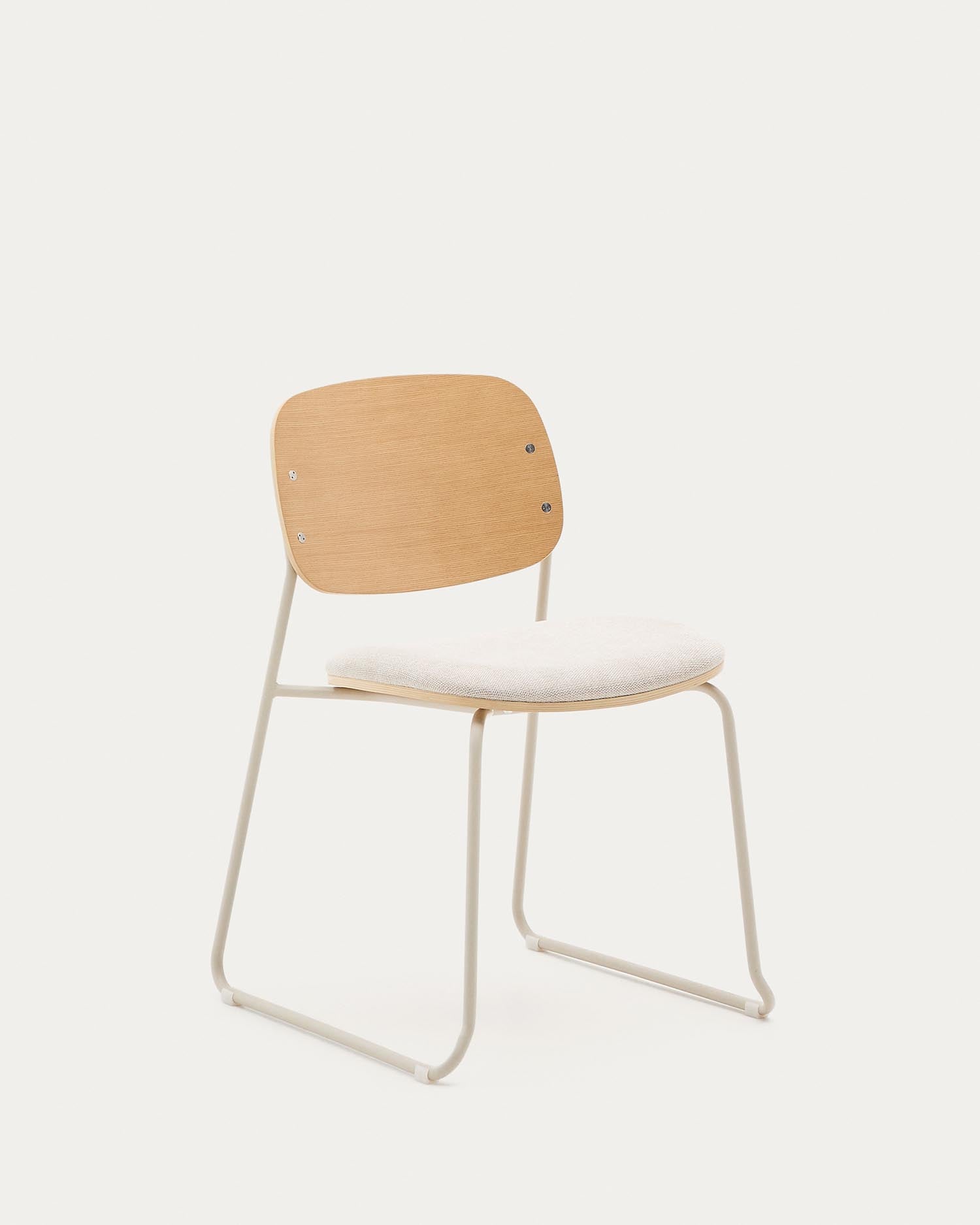Stapelbarer Stuhl Meli aus Pappelschichtholz mit beiger Chenille-Sitzfläche und beigen Metallbeinen FSC Mix Credit in Beige präsentiert im Onlineshop von KAQTU Design AG. Stuhl ist von Kave Home