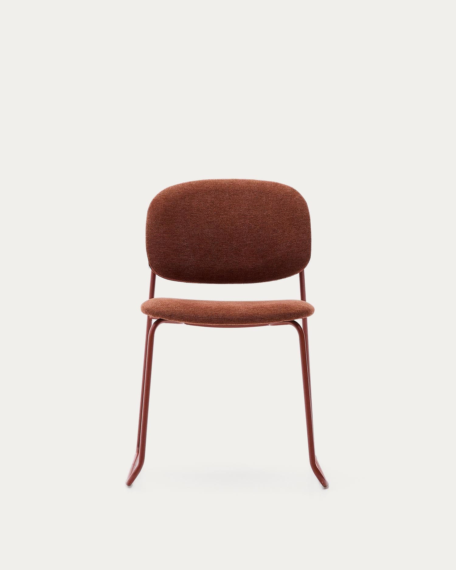 Stapelbarer Stuhl Meli mit terrakottafarbener Chenille und terrakottafarbenen Metallbeinen FSC Mix Credit in Terrakotta präsentiert im Onlineshop von KAQTU Design AG. Stuhl ist von Kave Home