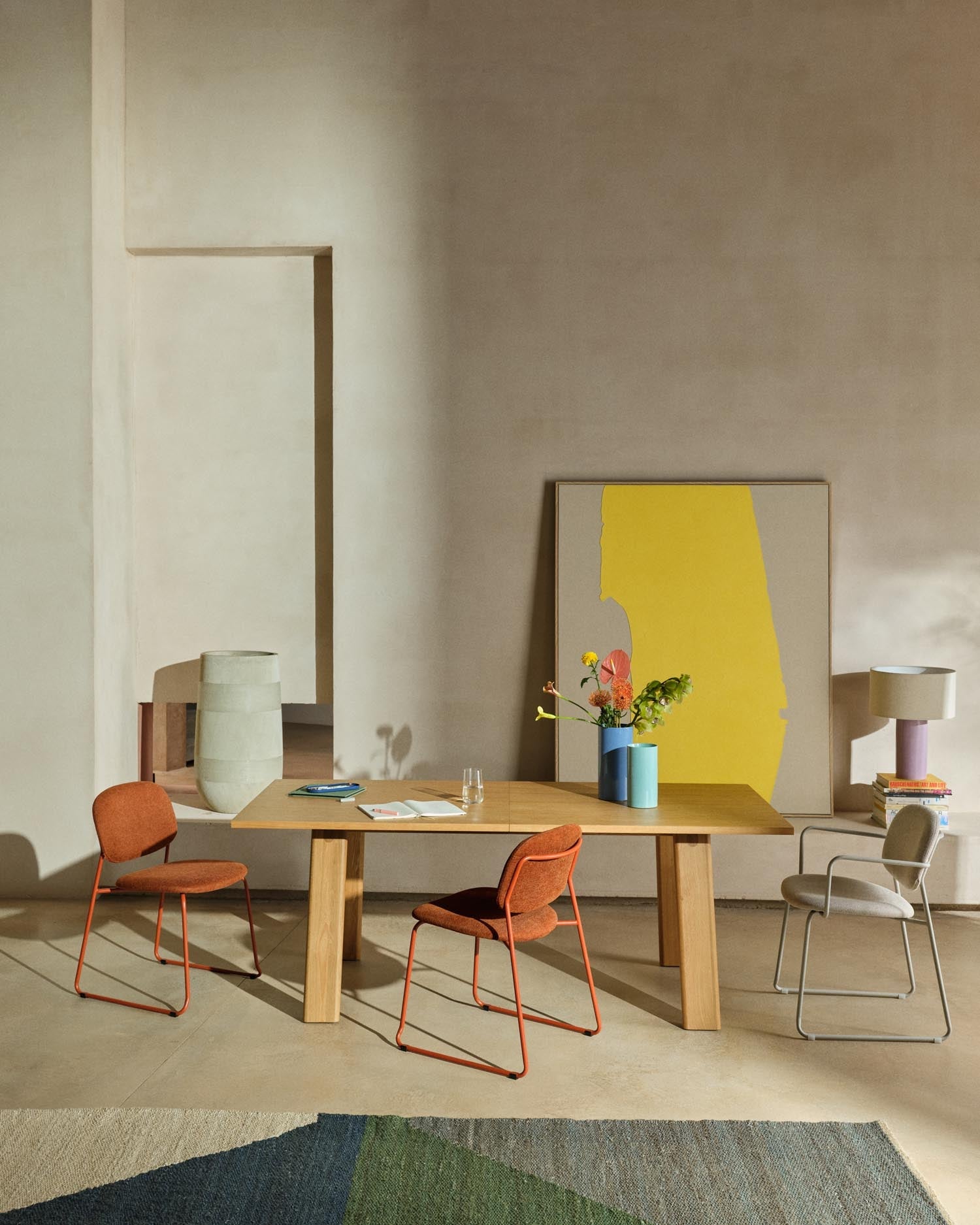 Stapelbarer Stuhl Meli mit terrakottafarbener Chenille und terrakottafarbenen Metallbeinen FSC Mix Credit in Terrakotta präsentiert im Onlineshop von KAQTU Design AG. Stuhl ist von Kave Home