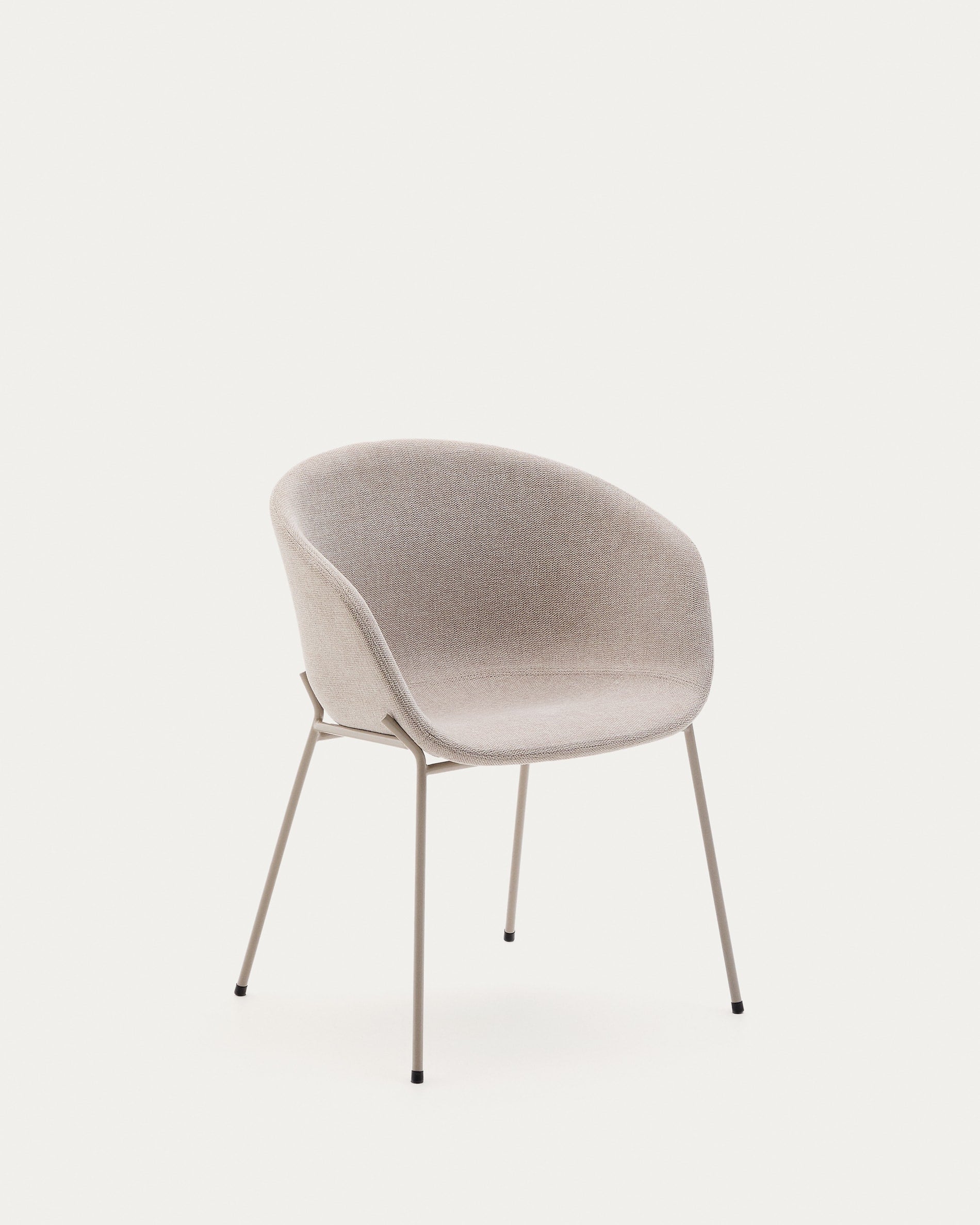 Eleganter Stuhl Yvette mit beigefarbener Chenille-Polsterung und stabilen Stahlbeinen in passendem Finish von Kave Home.
