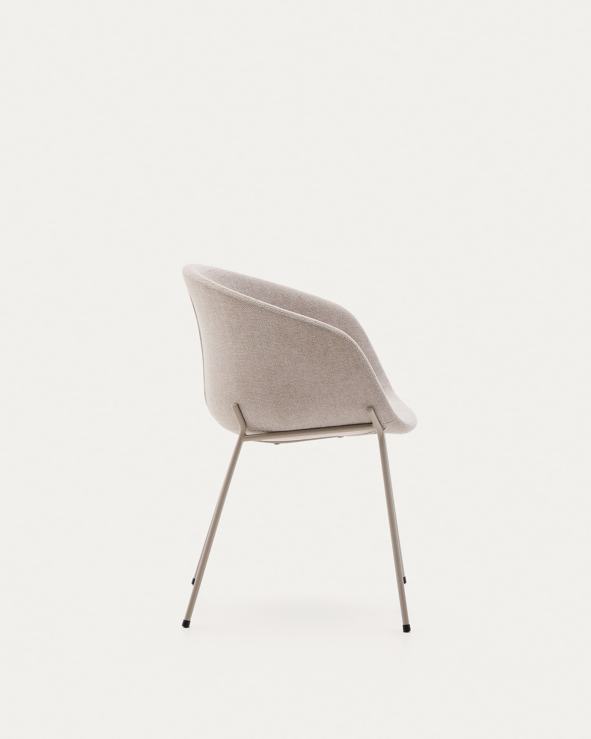 Eleganter Stuhl Yvette mit beiger Chenille-Polsterung und stabilen Stahlbeinen in passendem Beige, ideal für modernes Wohnen.