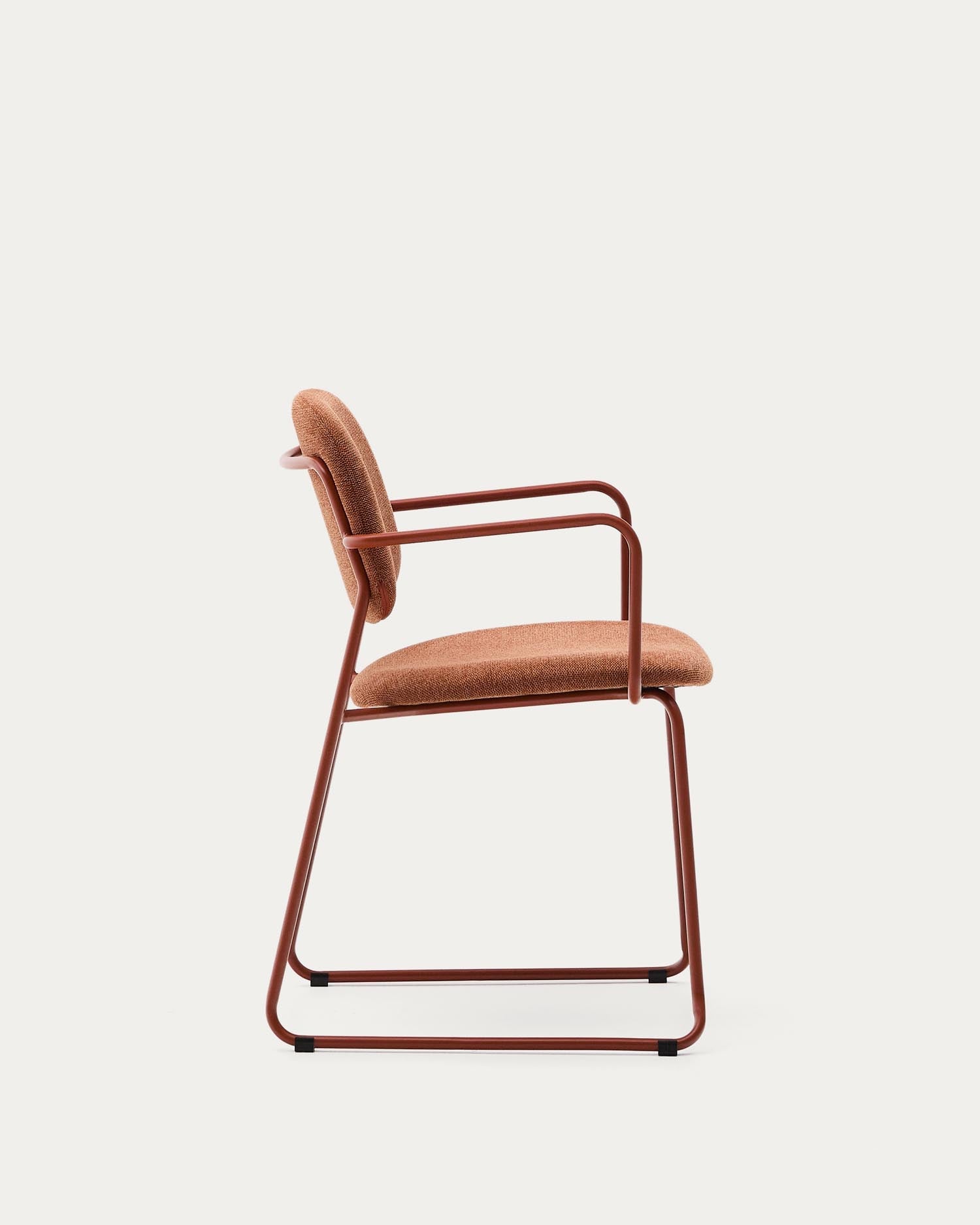 Stuhl Meli aus terrakottafarbener Chenille und terrakottafarbenem Metallgestell FSC Mix Credit in Terrakotta präsentiert im Onlineshop von KAQTU Design AG. Stuhl ist von Kave Home