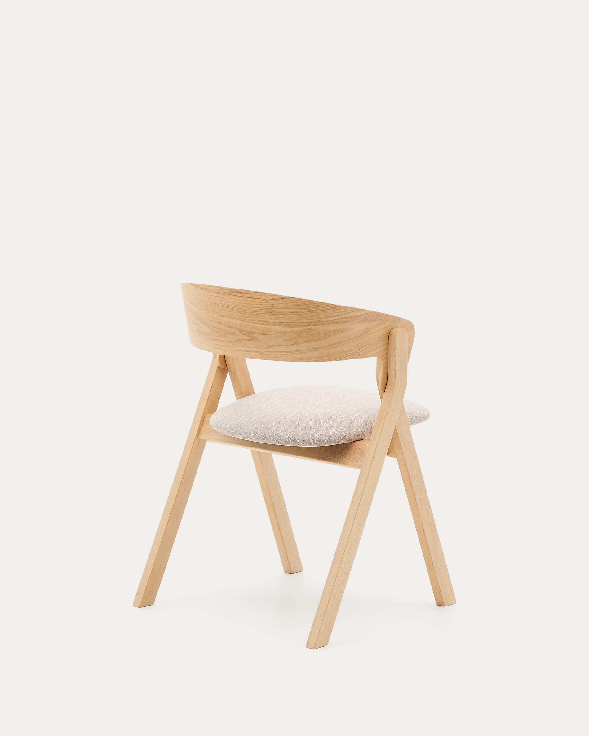 Stuhl Godia aus Eschefurnier und Kautschukholz, naturfarben, mit beiger Chenille-Polsterung, komfortabel und modern.