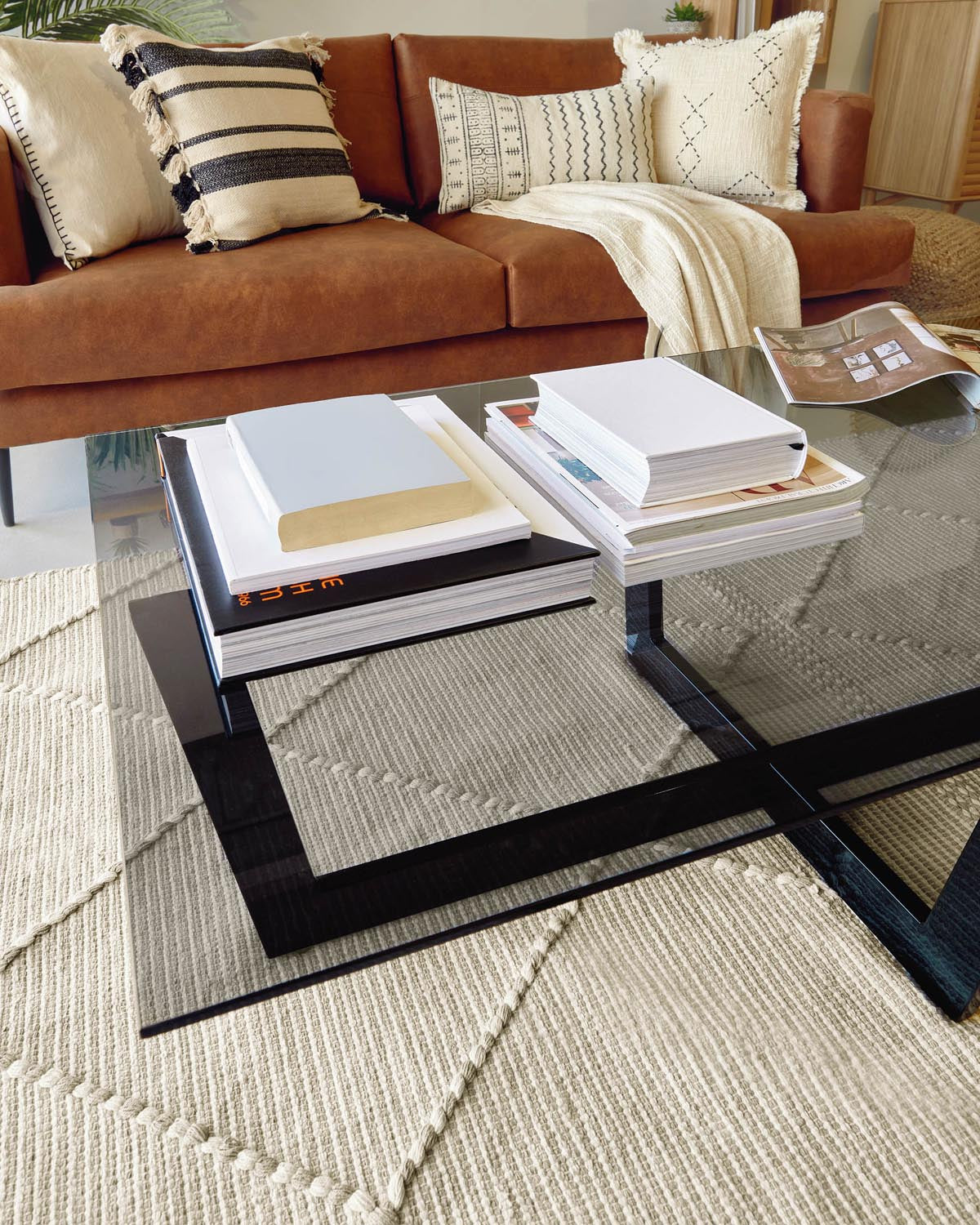 Stilvoller Plam Couchtisch: Glas & Stahl, 120x70cm, Kave Home.