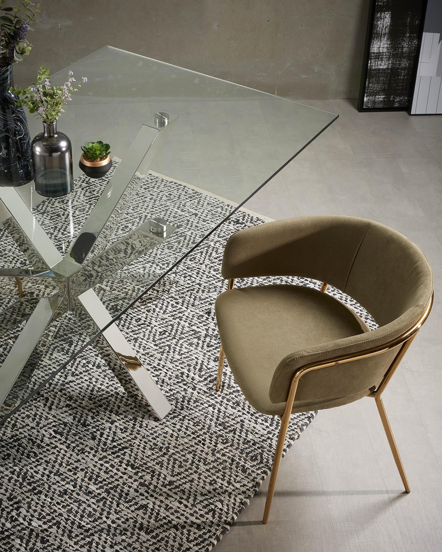 Moderner Argo Tisch mit Glasplatte und Edelstahlbeinen, 180x100 cm, ideal für stilvolle Wohn- und Arbeitsbereiche.