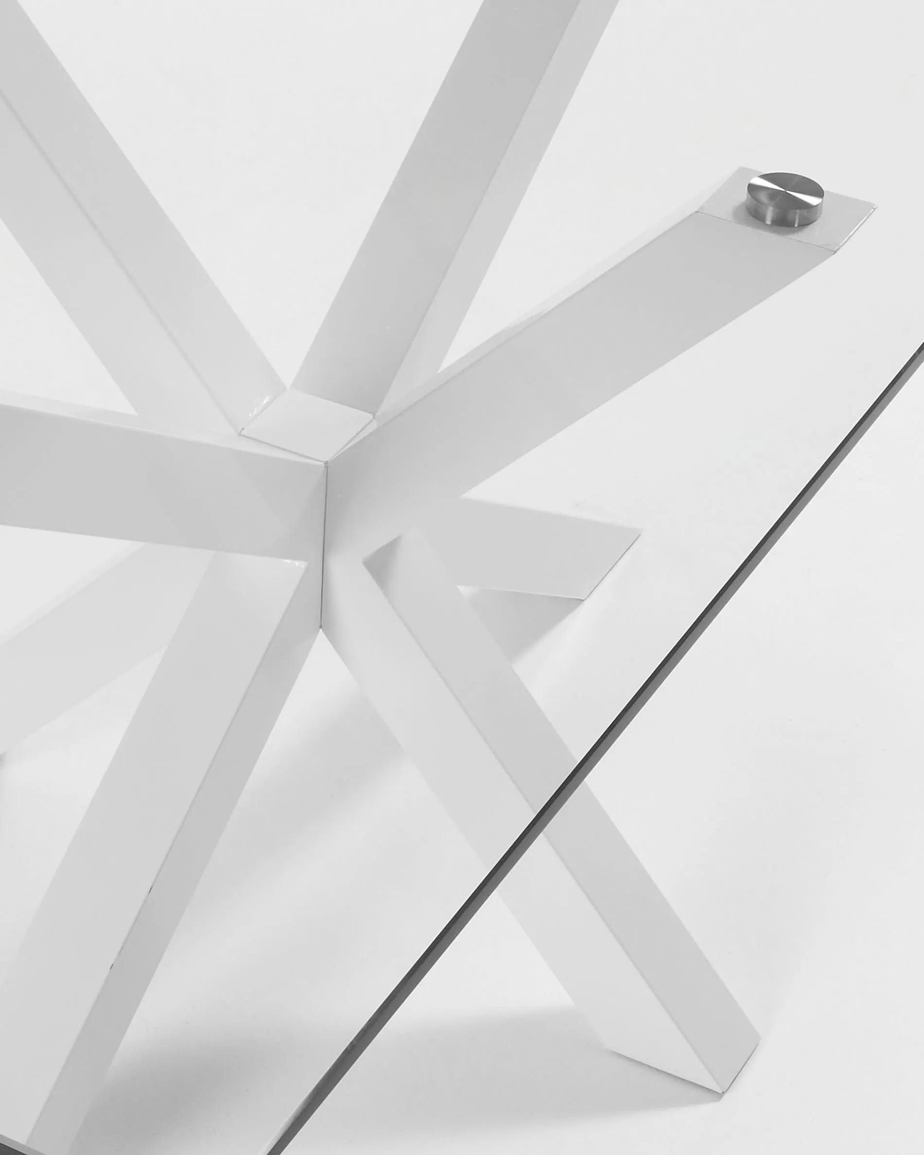 Eleganter Tisch Argo mit Glasplatte und weißen Stahlbeinen, 200x100 cm, von Kave Home, perfekt für modernes Wohndesign.