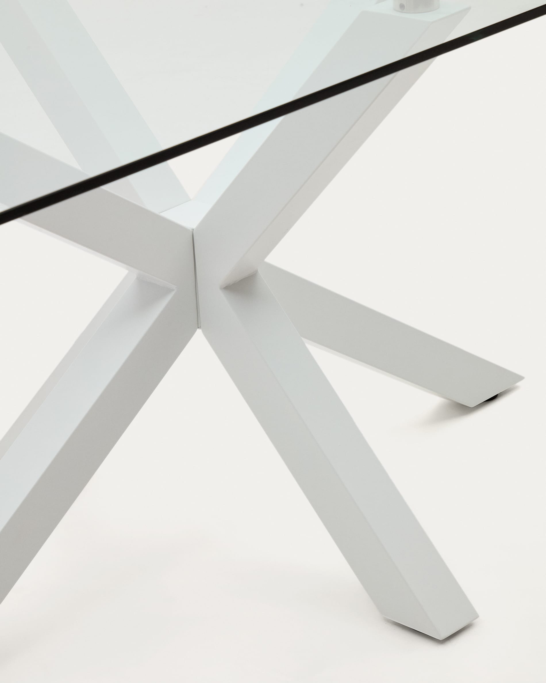 Moderner Tisch Argo von Kave Home, 200 x 100 cm, mit stilvoller Glasoberfläche und robusten Stahlbeinen in elegantem Weiß – ideal für Ihr Esszimmer.