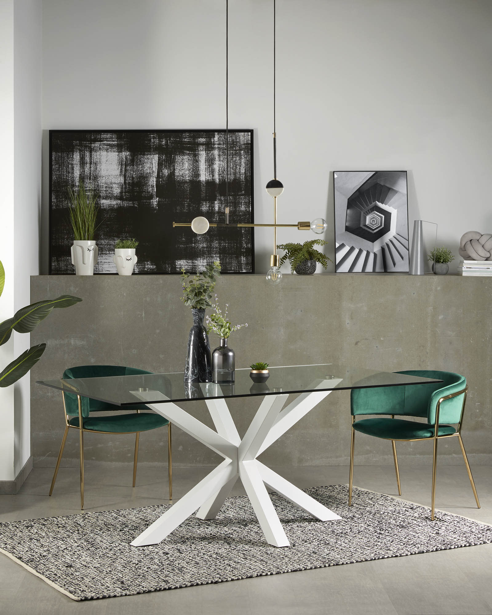 Moderner Argo Tisch mit Glasplatte und weißen Stahlbeinen, 180x100 cm, ideal für stilvolle Ess- oder Arbeitsbereiche.