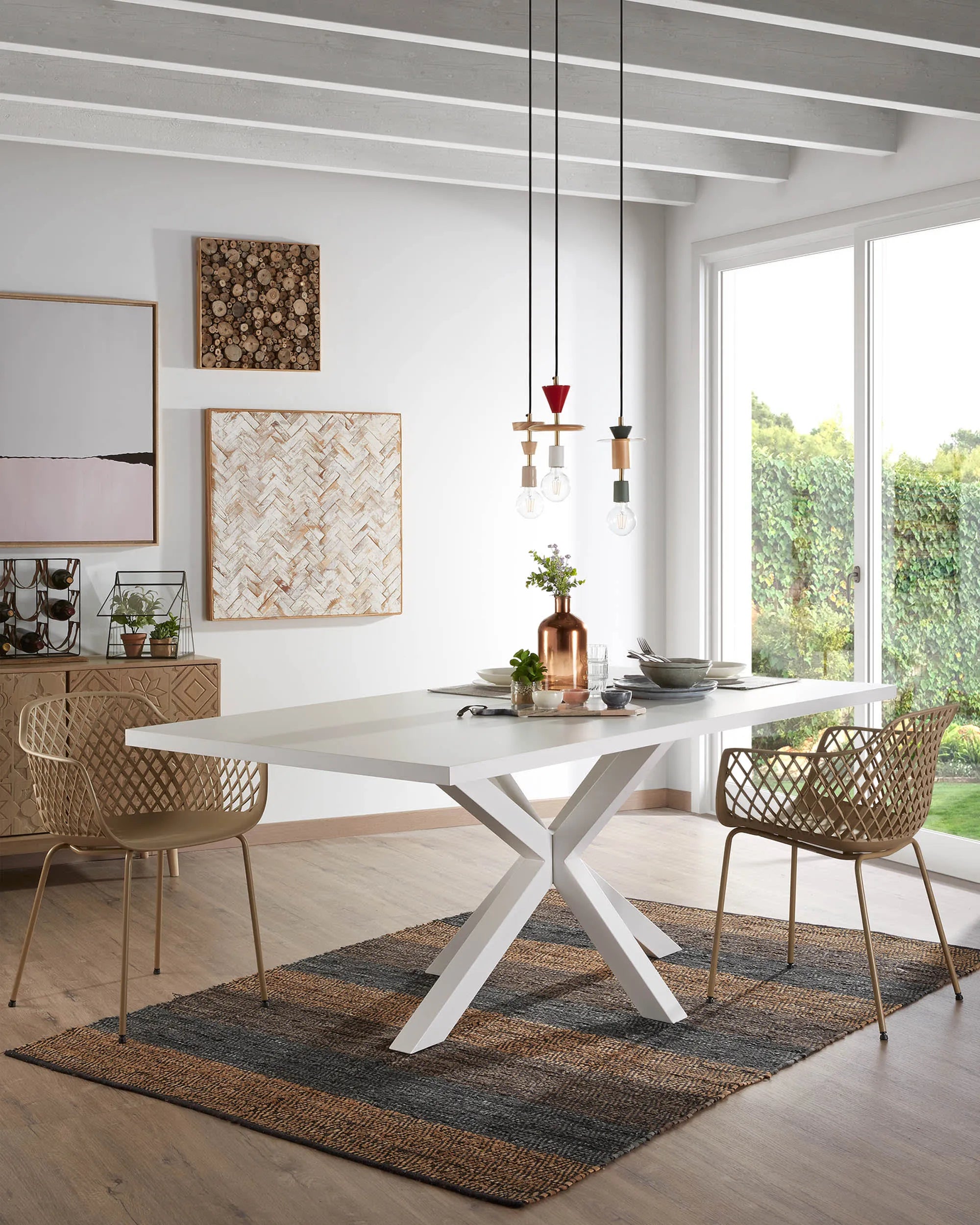 Eleganter Tisch Argo: Weiße Melaminplatte, stabile Stahlbeine in Weiß, 180x100 cm, perfekt für moderne Wohn- und Esszimmer.