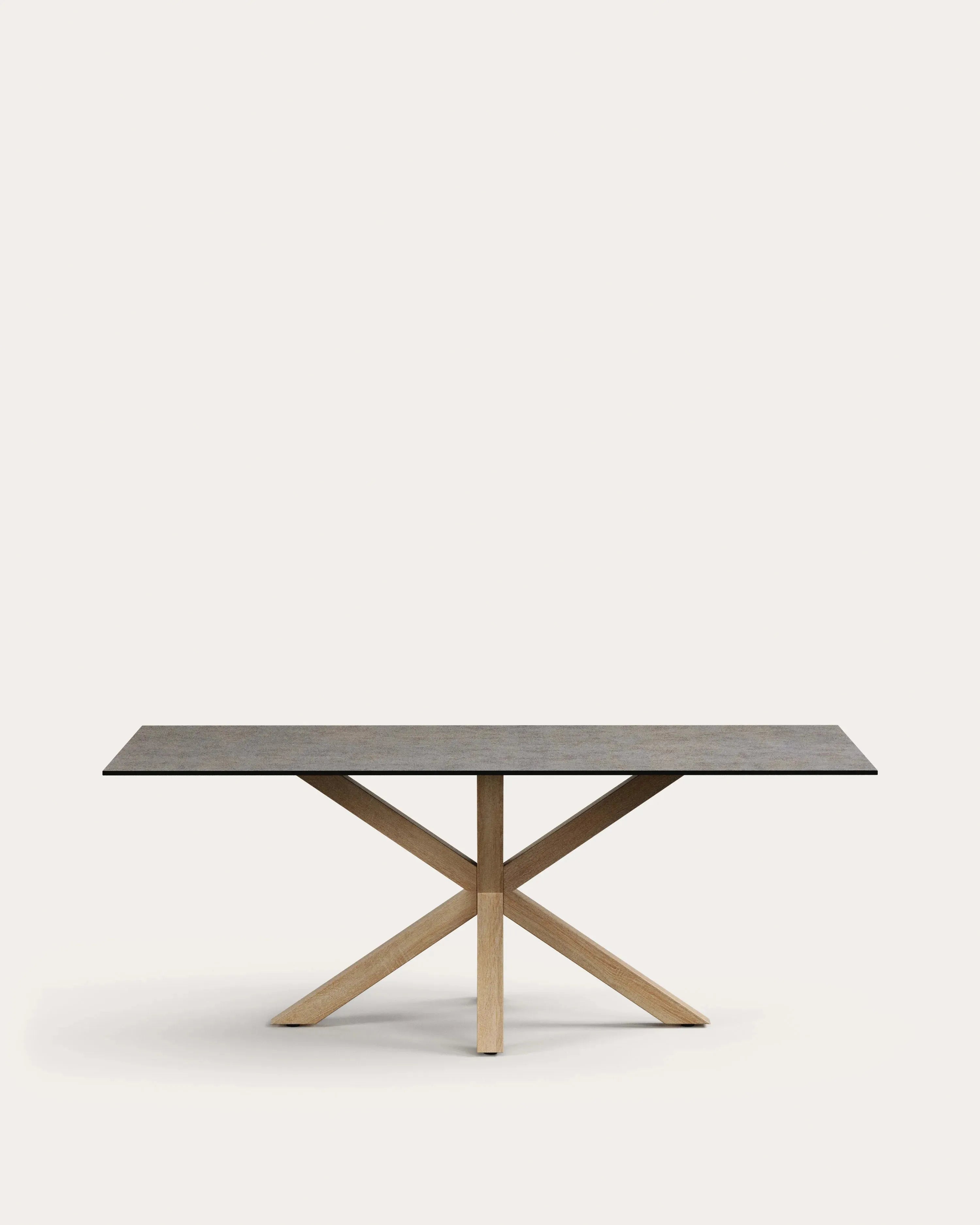 Moderner New Argo Tisch von Kave Home, ideal für stilvolle Räume, mit hochwertigem Design und vielseitiger Funktionalität.