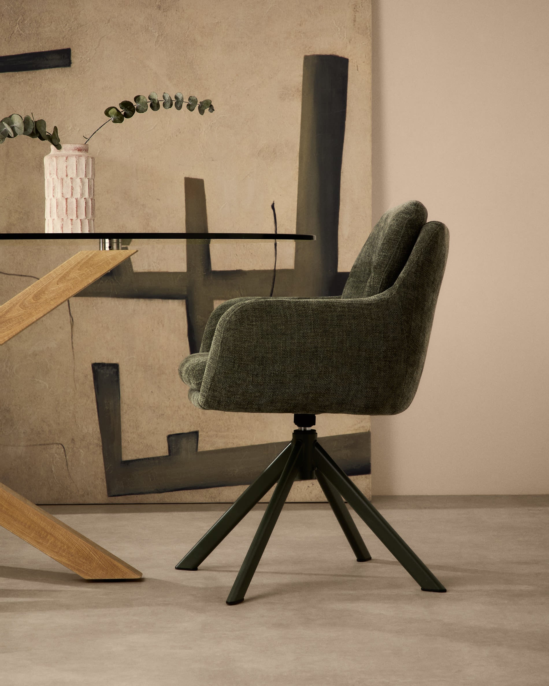 Moderner Argo Tisch mit Glasplatte und Holzoptik-Stahlbeinen, 180x100 cm, ideal für stilvolle und zeitgemäße Wohnräume.