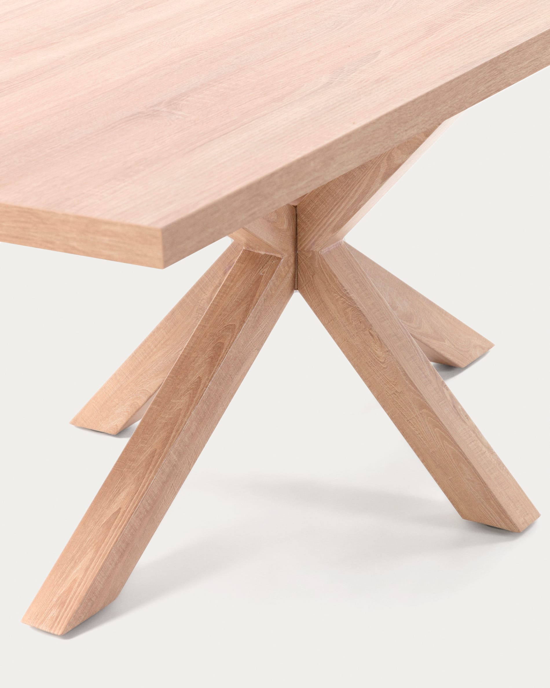 Tisch Argo: Natürliche Melamin-Oberfläche, Stahlbeine in Holzoptik, 180x100 cm, stilvoll und robust, von Kave Home.