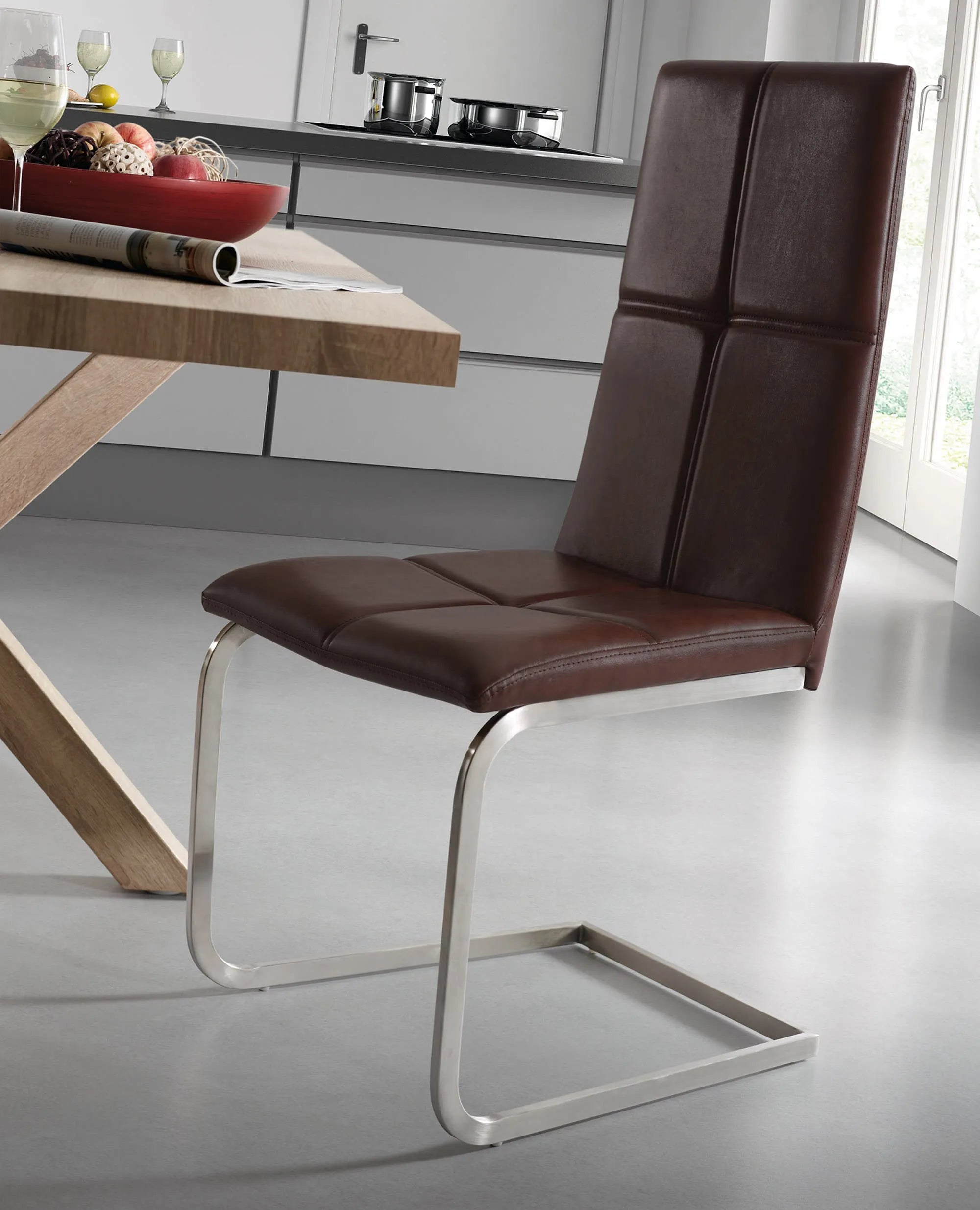 Tisch Argo: Natürliche Melamin-Oberfläche, Stahlbeine in Holzoptik, 180x100 cm, stilvoll und robust, von Kave Home.