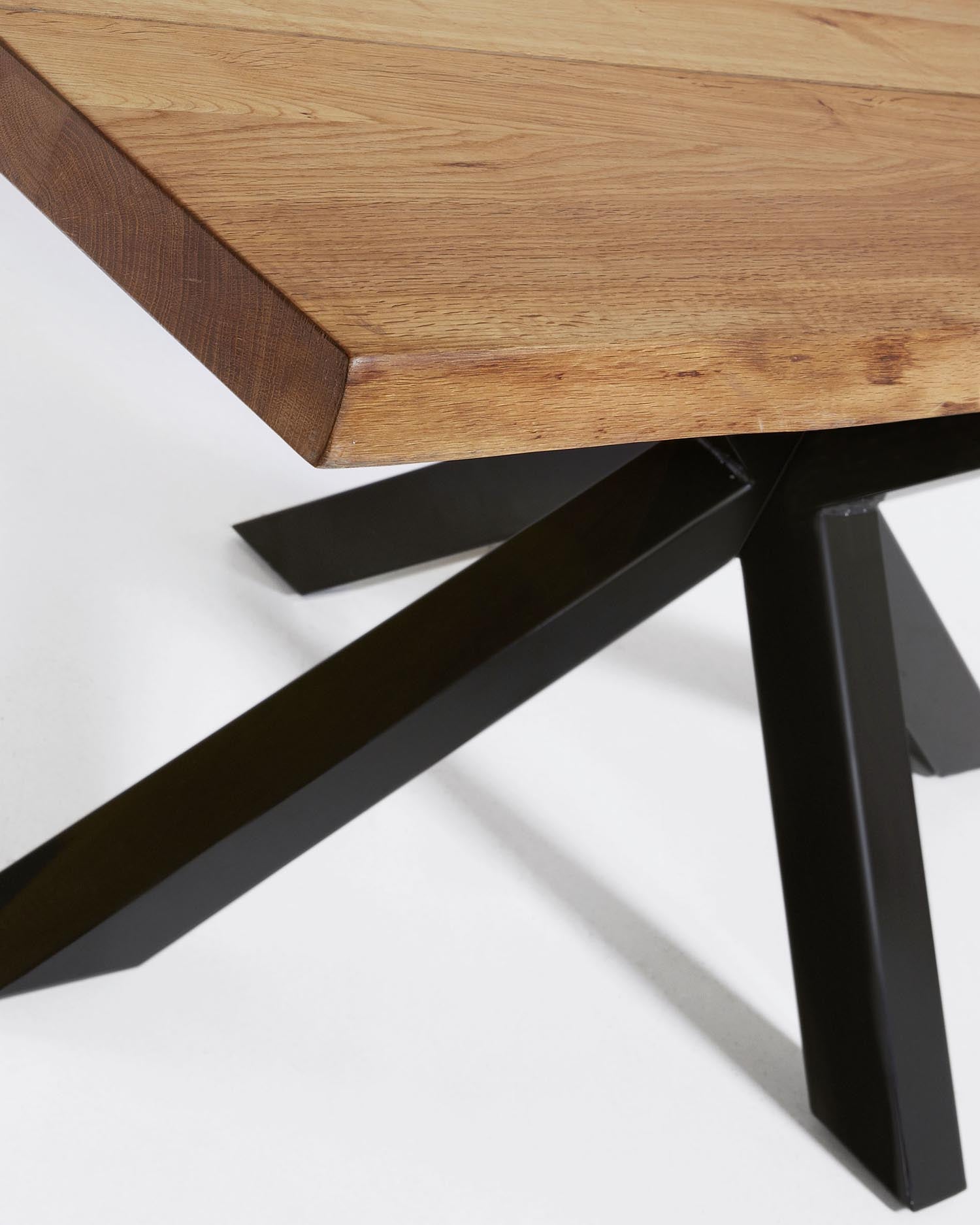 Argo Tisch Eichenfurnier m. natürlichem Finish Stahlbeine mit schwarzem Finish 160 x 90 cm in  präsentiert im Onlineshop von KAQTU Design AG. Esstisch ist von Kave Home