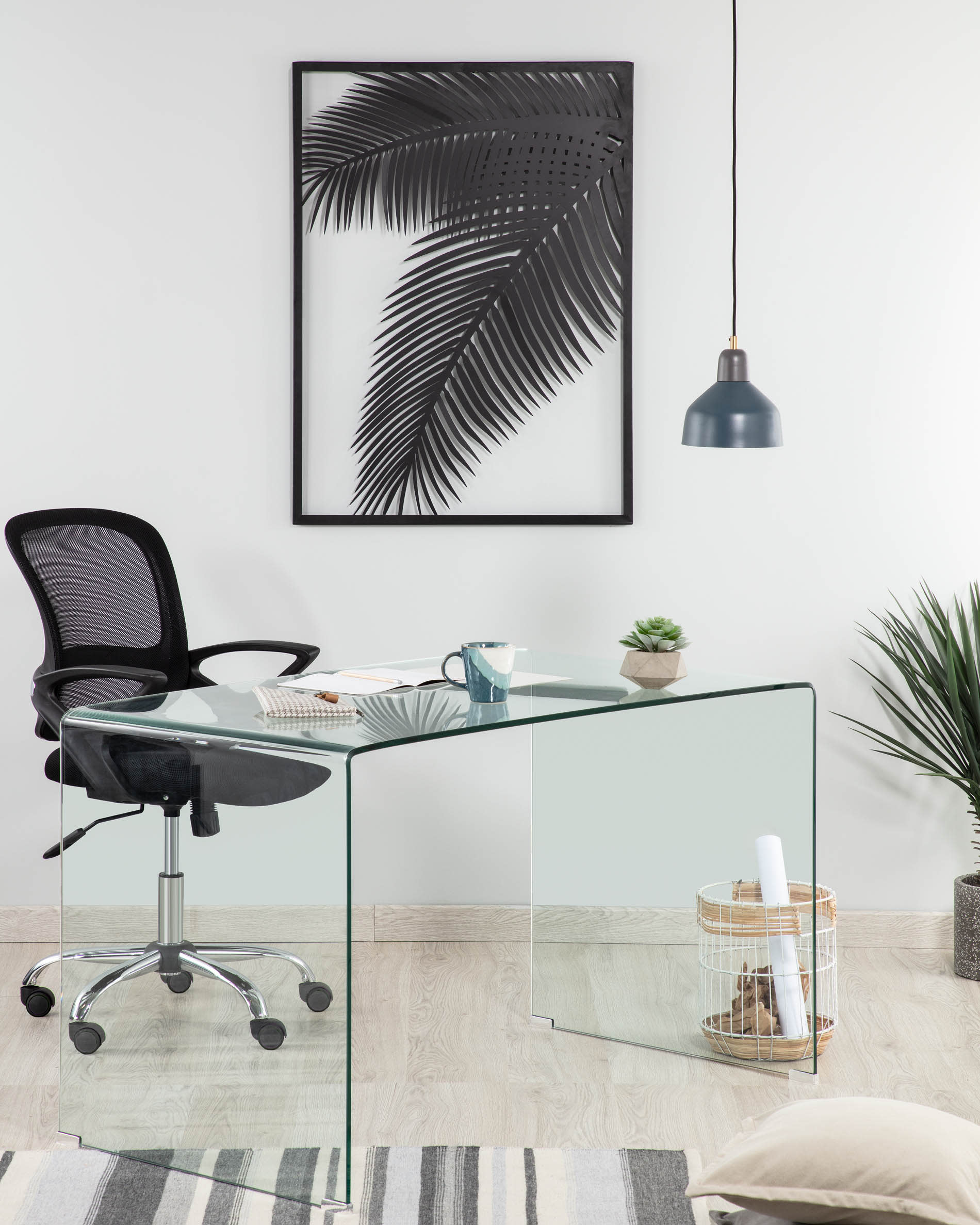 Eleganter Glastisch Burano 125x70 cm von Kave Home, perfekt für moderne Räume, mit zeitlosem Design und erstklassiger Qualität.