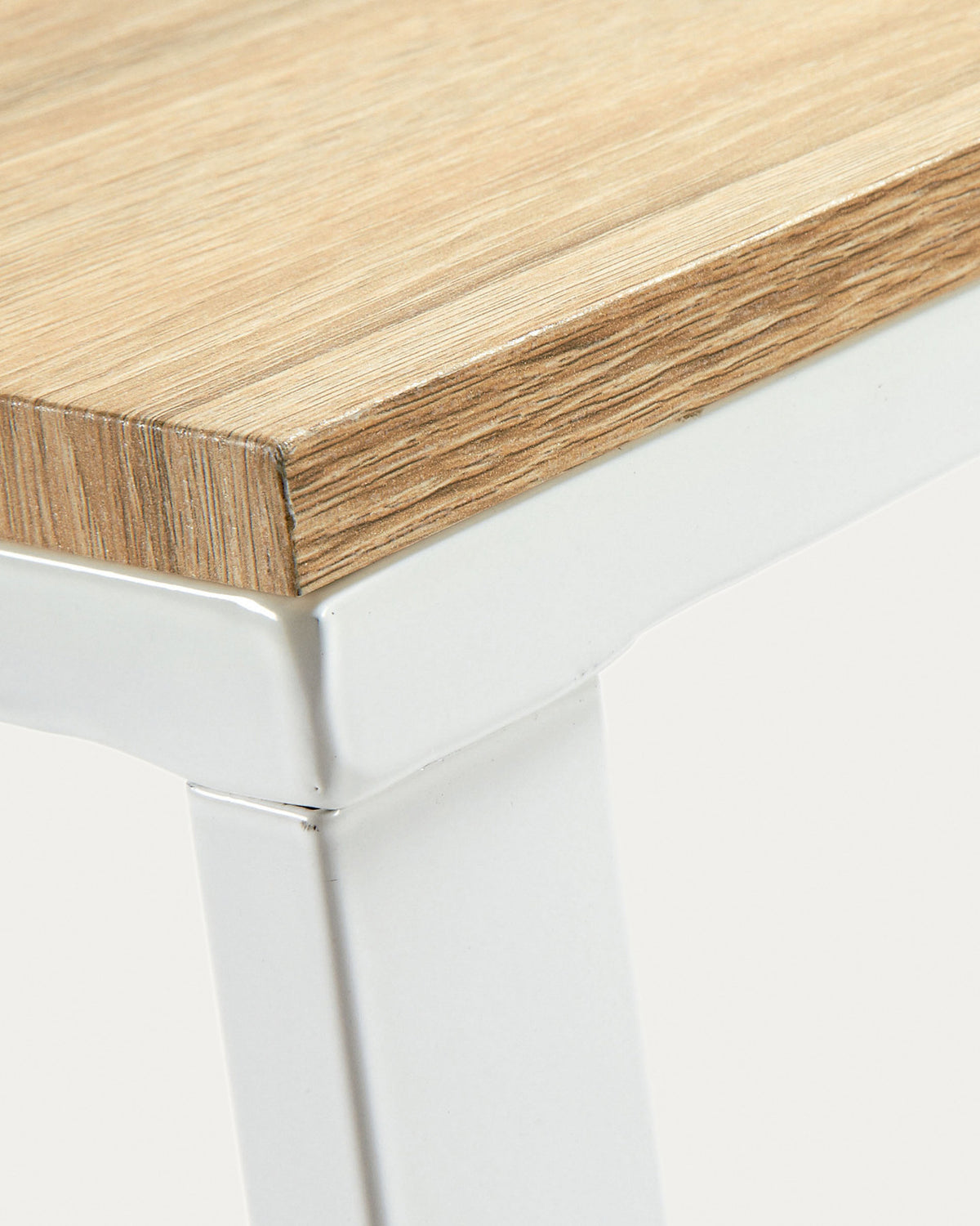 Talbot Schreibtisch aus Melamin natur und Stahlbeinen mit weissem Finish 120 x 60 cm in Natur, Weiss präsentiert im Onlineshop von KAQTU Design AG. Schreibtisch ist von Kave Home