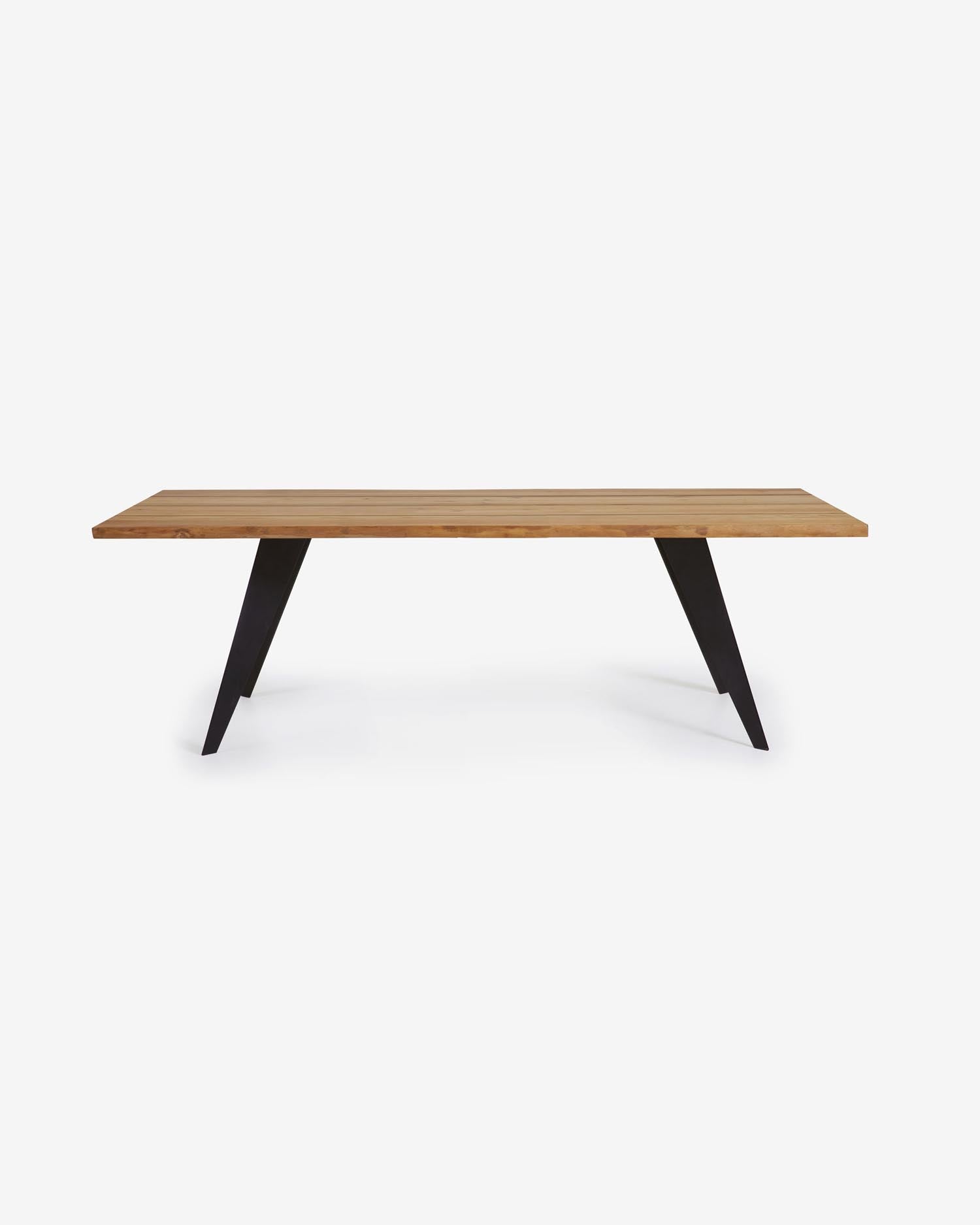Entdecken Sie den Koda Esstisch von Kave Home: Elegantes Eichenfurnier, moderne Stahlbeine und viel Platz für unvergessliche Momente.