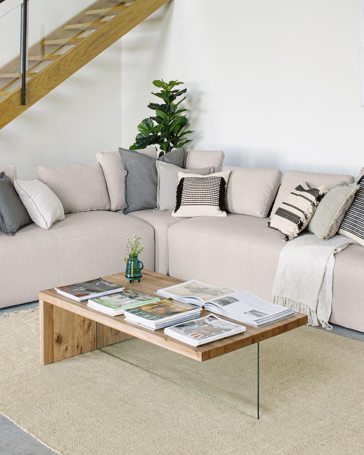 Tulsi Couchtisch aus massiver Eiche und Glas 120 x 70 cm in Natur, Klar präsentiert im Onlineshop von KAQTU Design AG. Beistelltisch ist von Kave Home