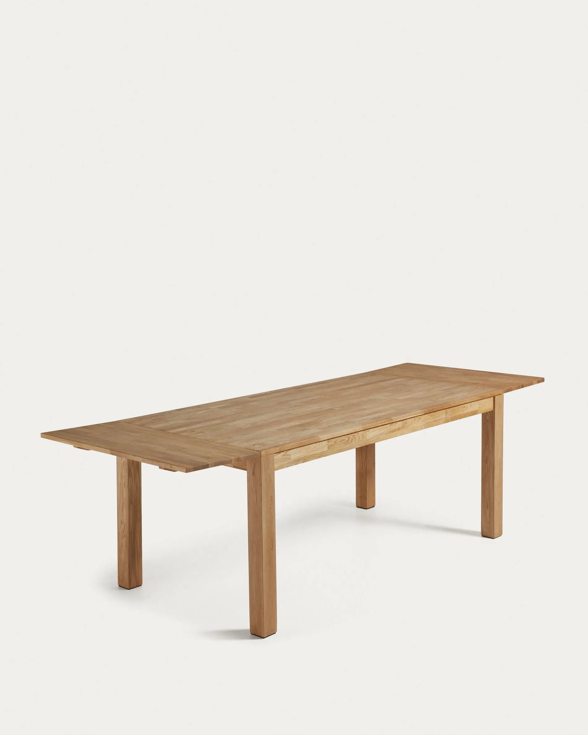 Isbel Esstisch aus massiver Eiche, ausziehbar von 140 auf 220 cm, modernes Design, ideal für flexible Wohnbereiche.