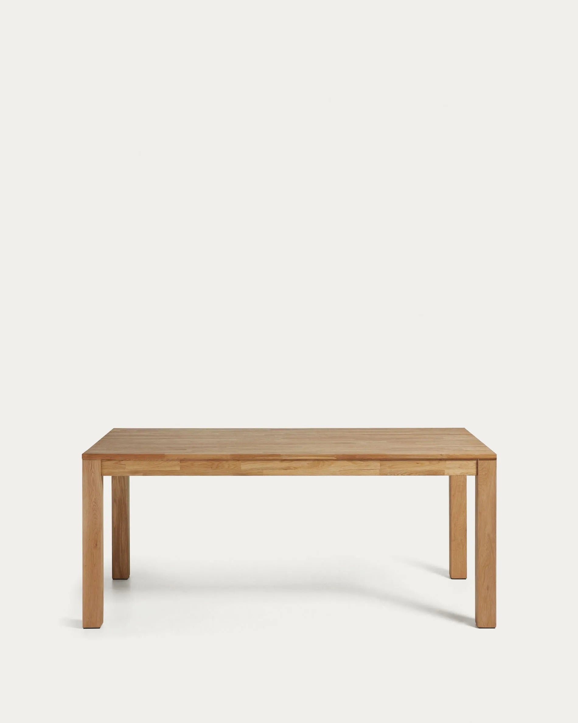 Isbel Tisch aus massiver Eiche, ausziehbar von 140 auf 220 cm, stilvolles Design, perfekt für vielseitige Wohnräume.