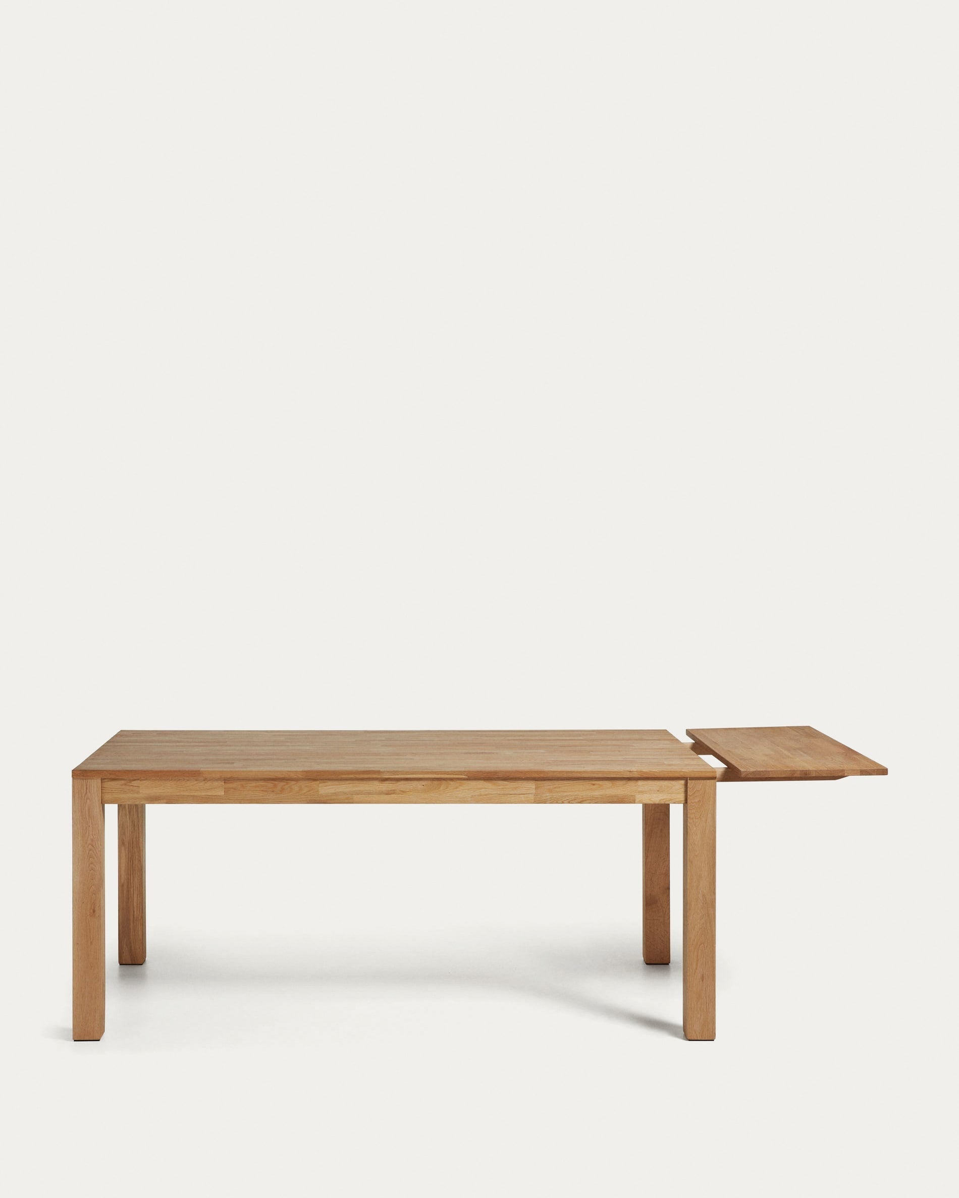 Isbel Tisch aus massiver Eiche, ausziehbar von 140 auf 220 cm, stilvolles Design, perfekt für vielseitige Wohnräume.