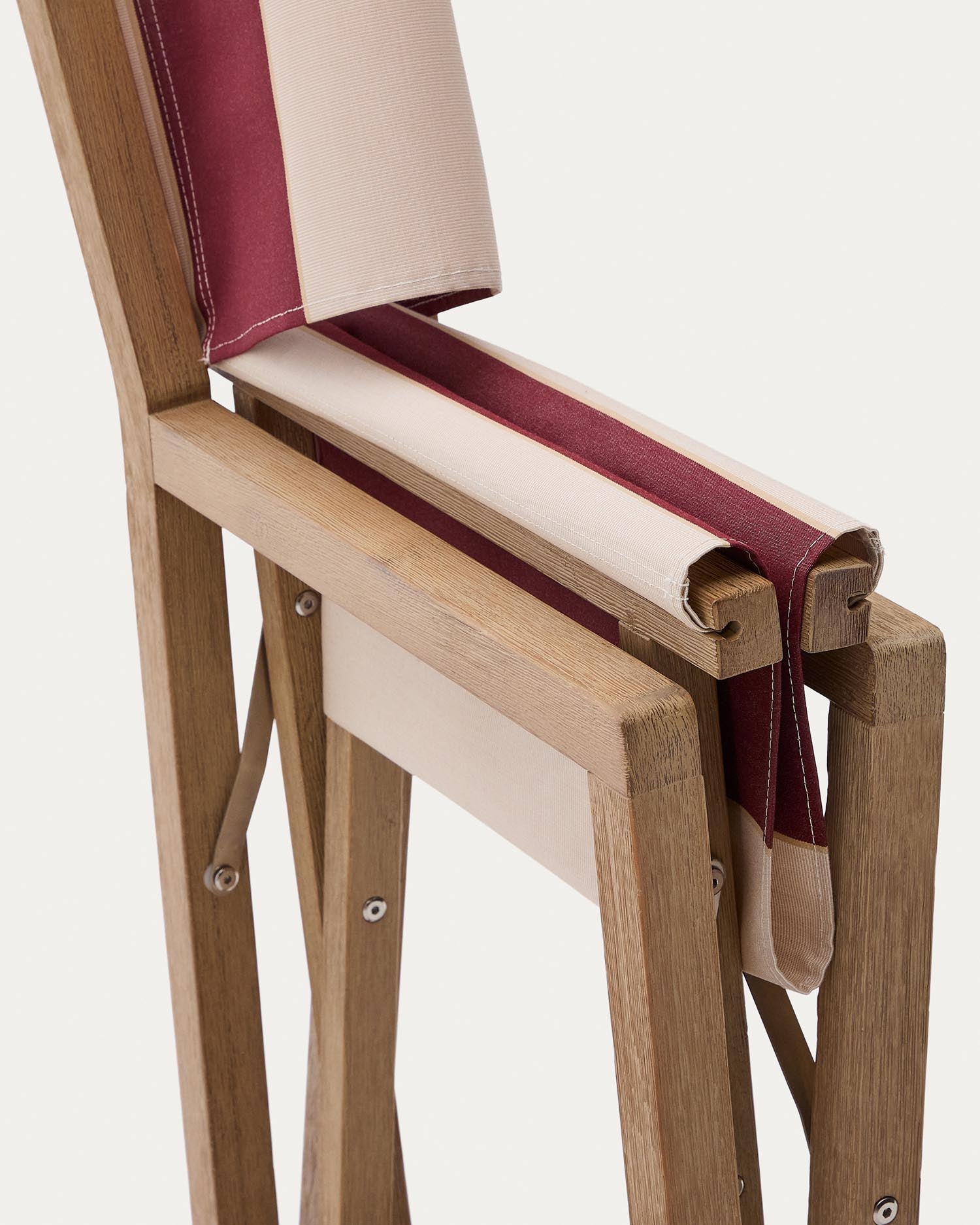 Weinrot-beige gestreifter Outdoor-Klappstuhl Vilara aus massivem Akazienholz, FSC 100% in  präsentiert im Onlineshop von KAQTU Design AG. Gartenstuhl ist von Kave Home