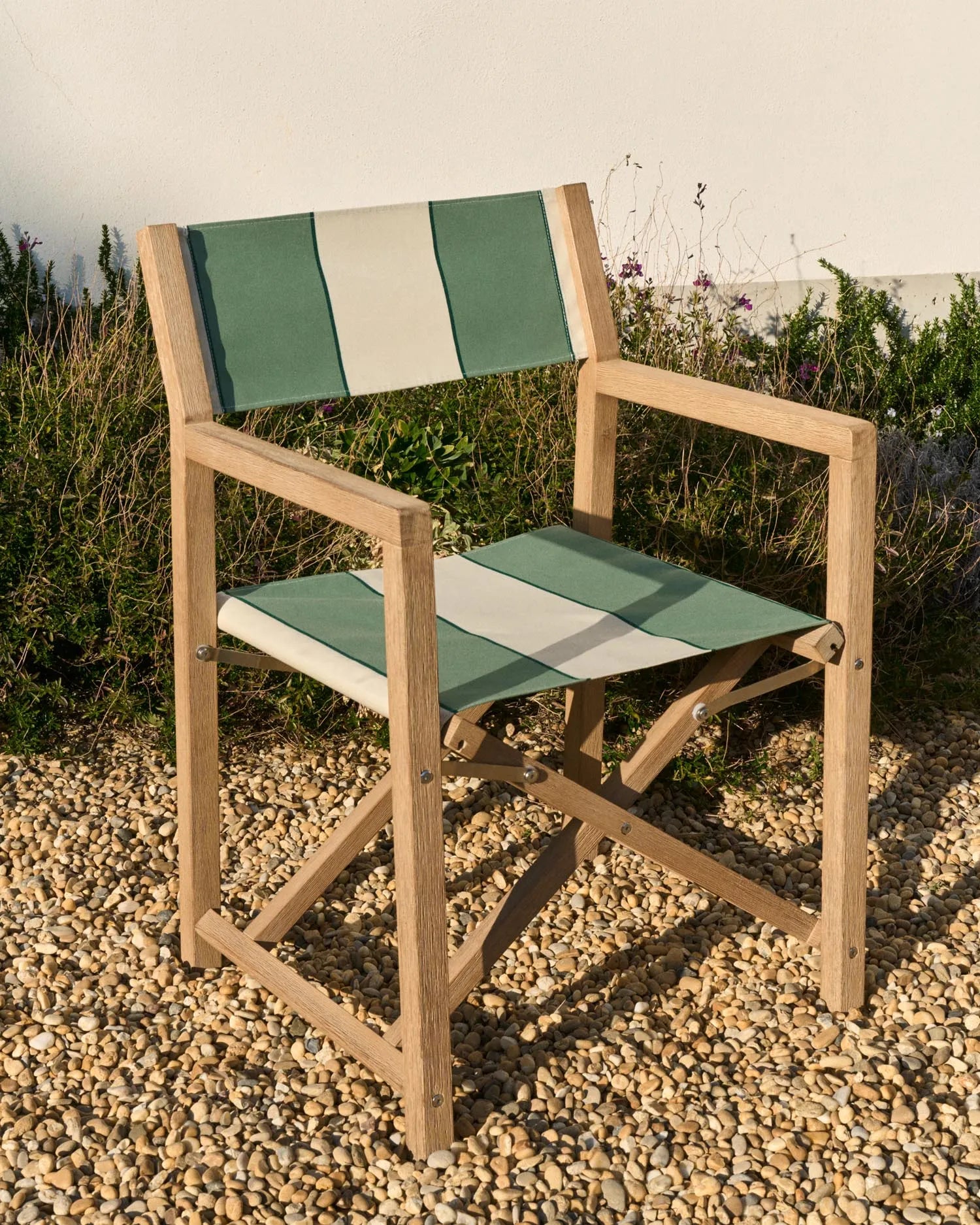 Grün-beige gestreifter Outdoor-Klappstuhl Vilara aus massivem Akazienholz, FSC™ 100% in Grün präsentiert im Onlineshop von KAQTU Design AG. Gartenstuhl ist von Kave Home